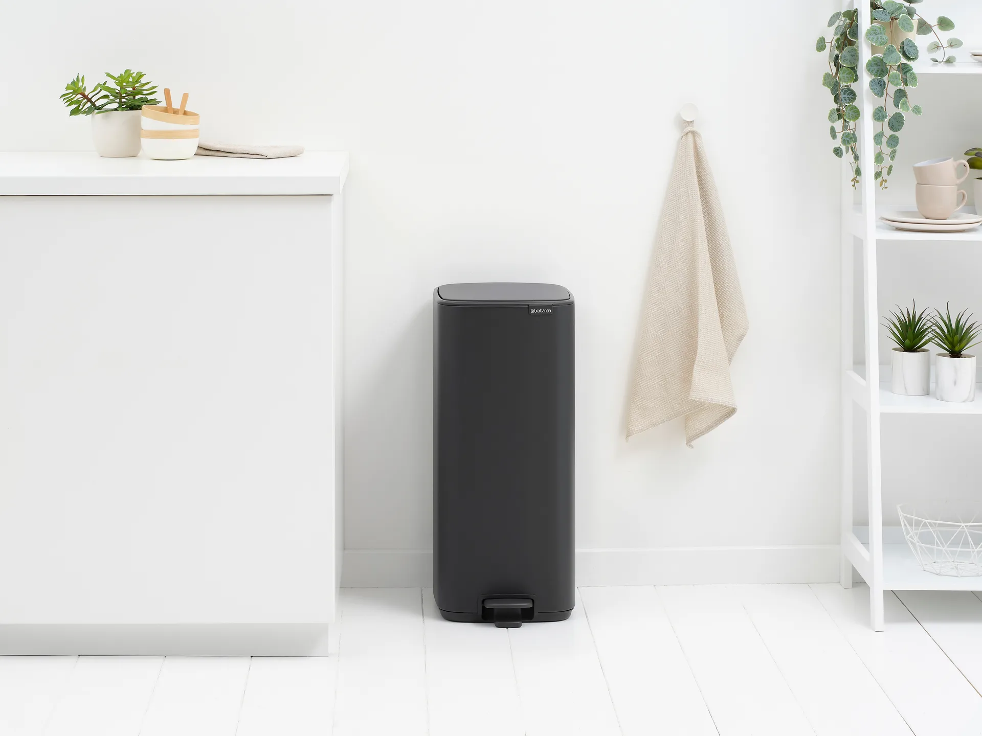 Bo pedalbøtte 30 L, Mineral Infinite Grey Brabantia