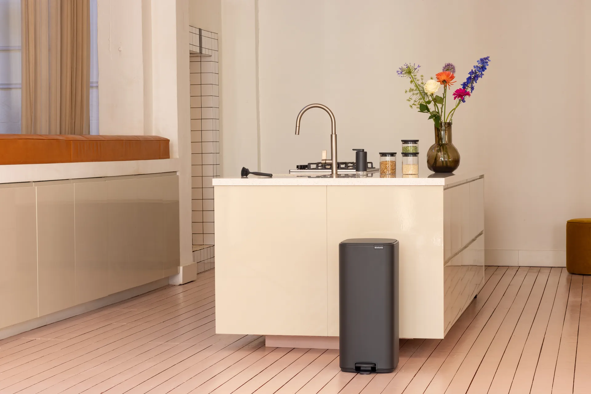 Bo pedalbøtte 30 L, Mineral Infinite Grey Brabantia