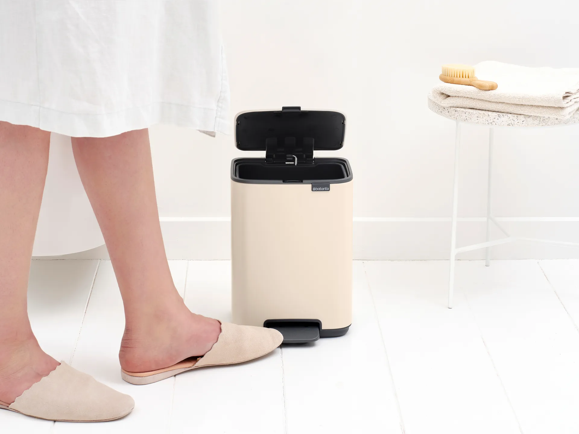 Bo pedalbøtte 4 L, Soft Beige Brabantia