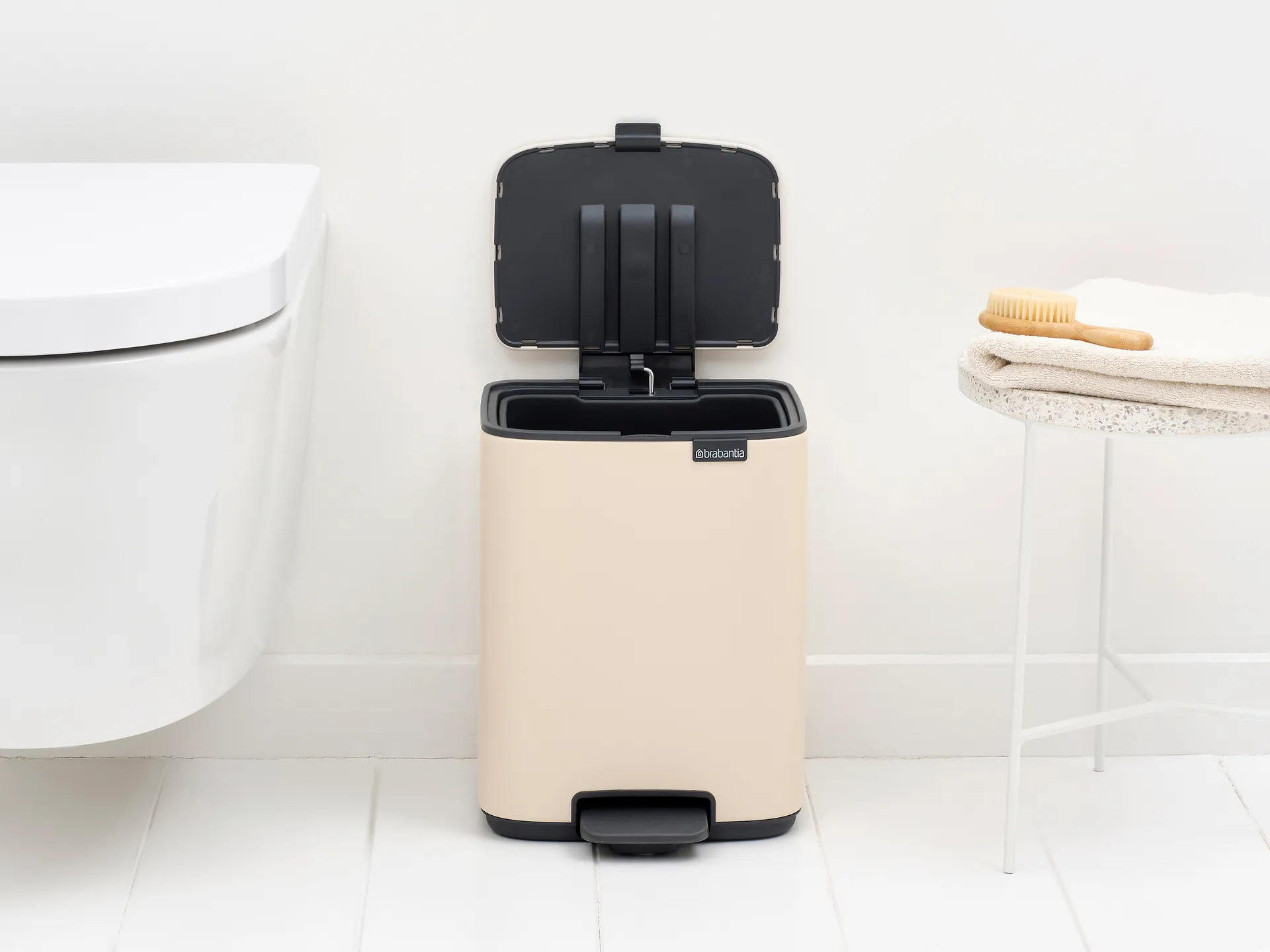 Bo pedalbøtte 7 l, Soft Beige Brabantia