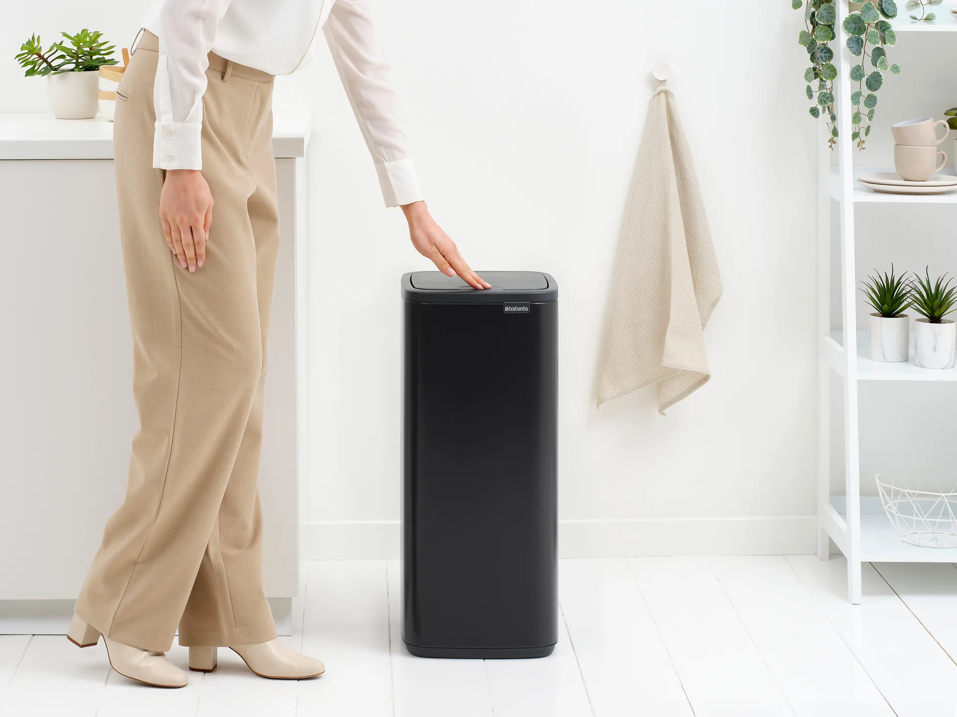 Bo Touch Bin 30 L, Matt Black Brabantia