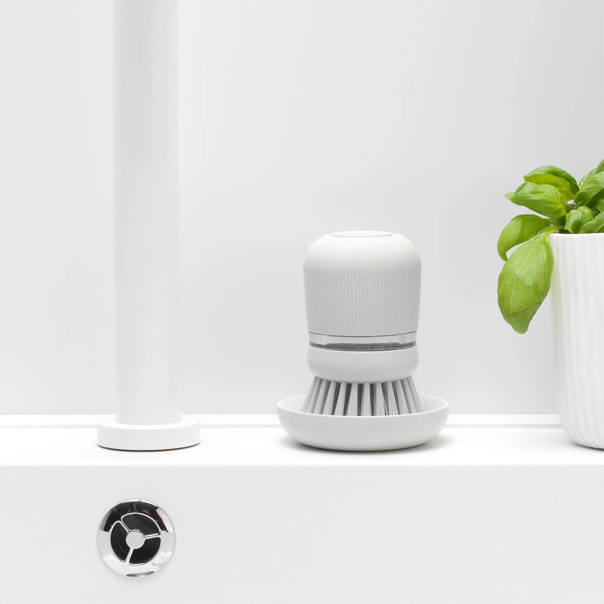 Brabantia oppvaskmiddelbeholder med oppvaskbørste, Lysegrå Brabantia