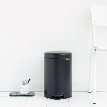 New Icon pedalbøtte 12 liter - matt black (svart) - Brabantia