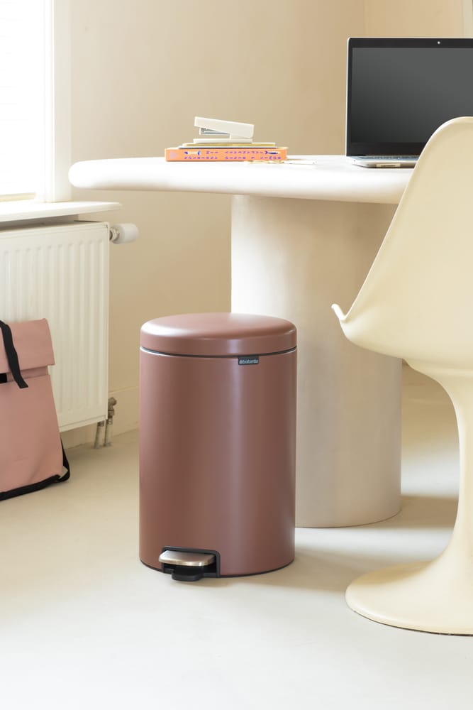 New Icon pedalbøtte 20 liter - Satin Taupe - Brabantia