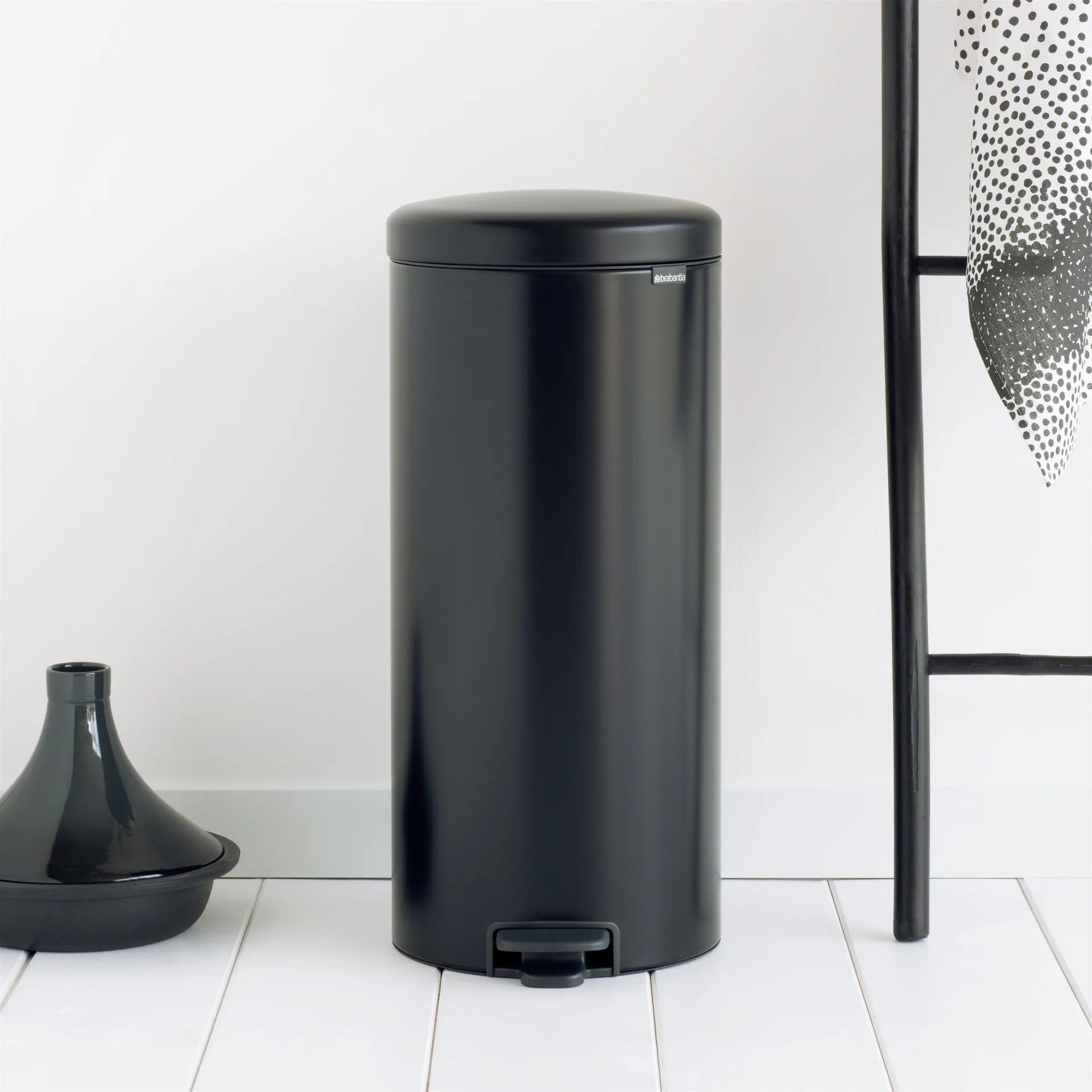 New Icon pedalbøtte 30 liter, matt black (svart) Brabantia