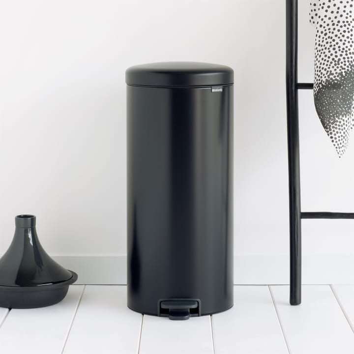 New Icon pedalbøtte 30 liter - matt black (svart) - Brabantia