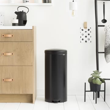 New Icon pedalbøtte 30 liter - matt black (svart) - Brabantia