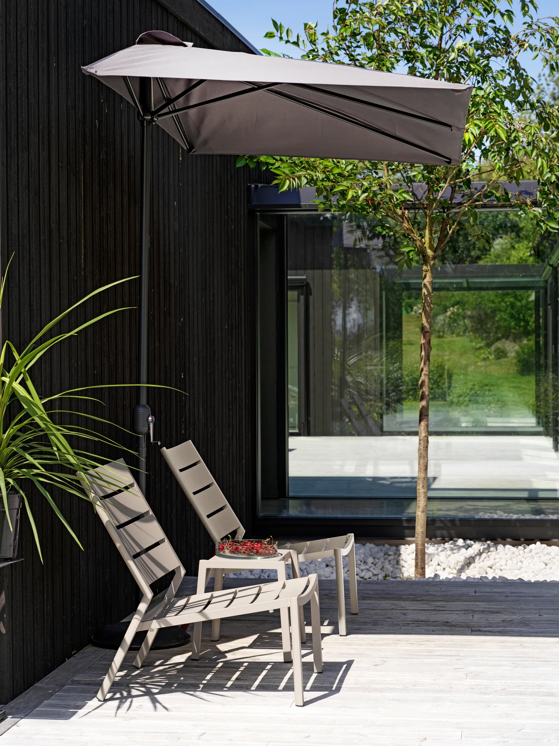 Delia loungestol, Lemon Brafab