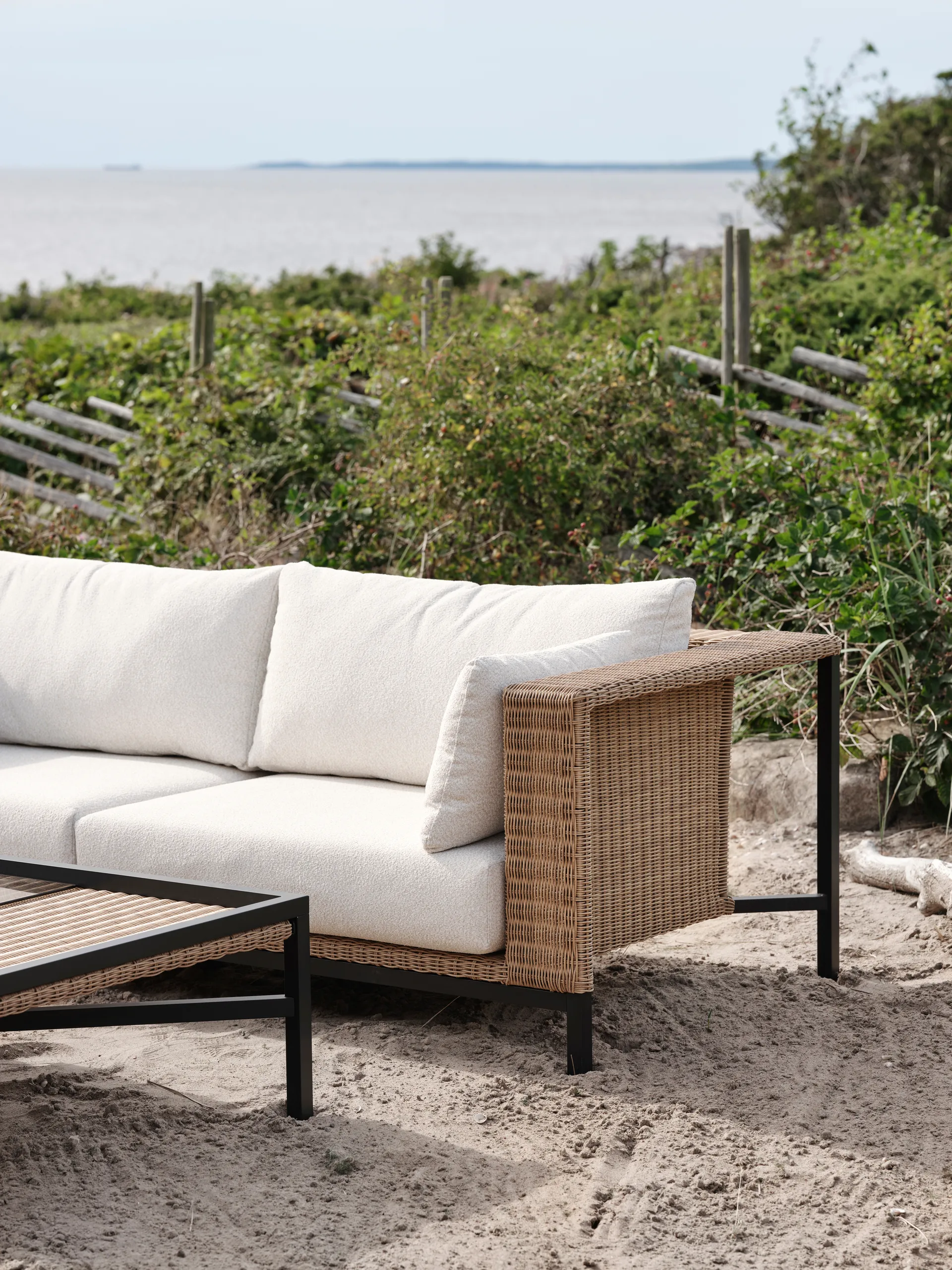 Shell sofa, Teddy rice-svart Brafab