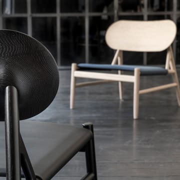 Ferdinand loungestol - skinn cognac, voksoljet eikestativ - Brdr. Krüger