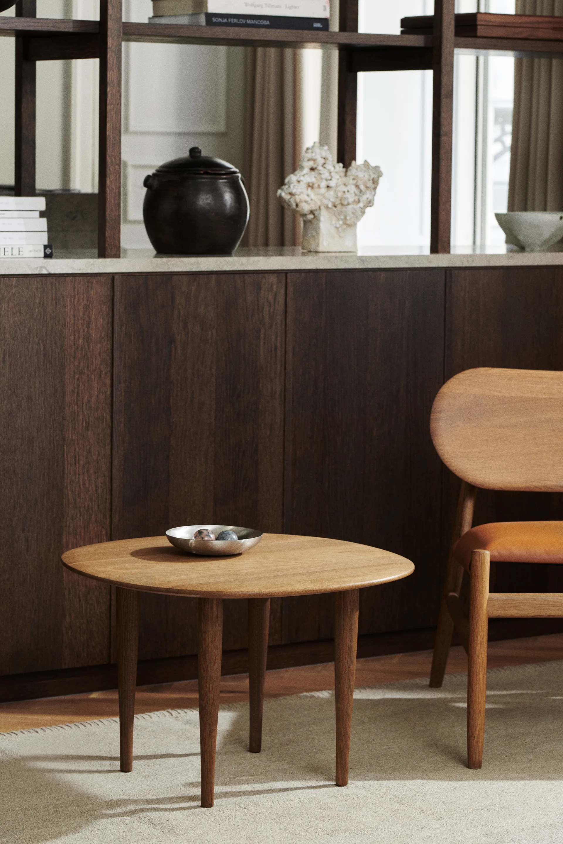 Jari sidebord Ø 60 cm, Røykoljet eik Brdr. Krüger