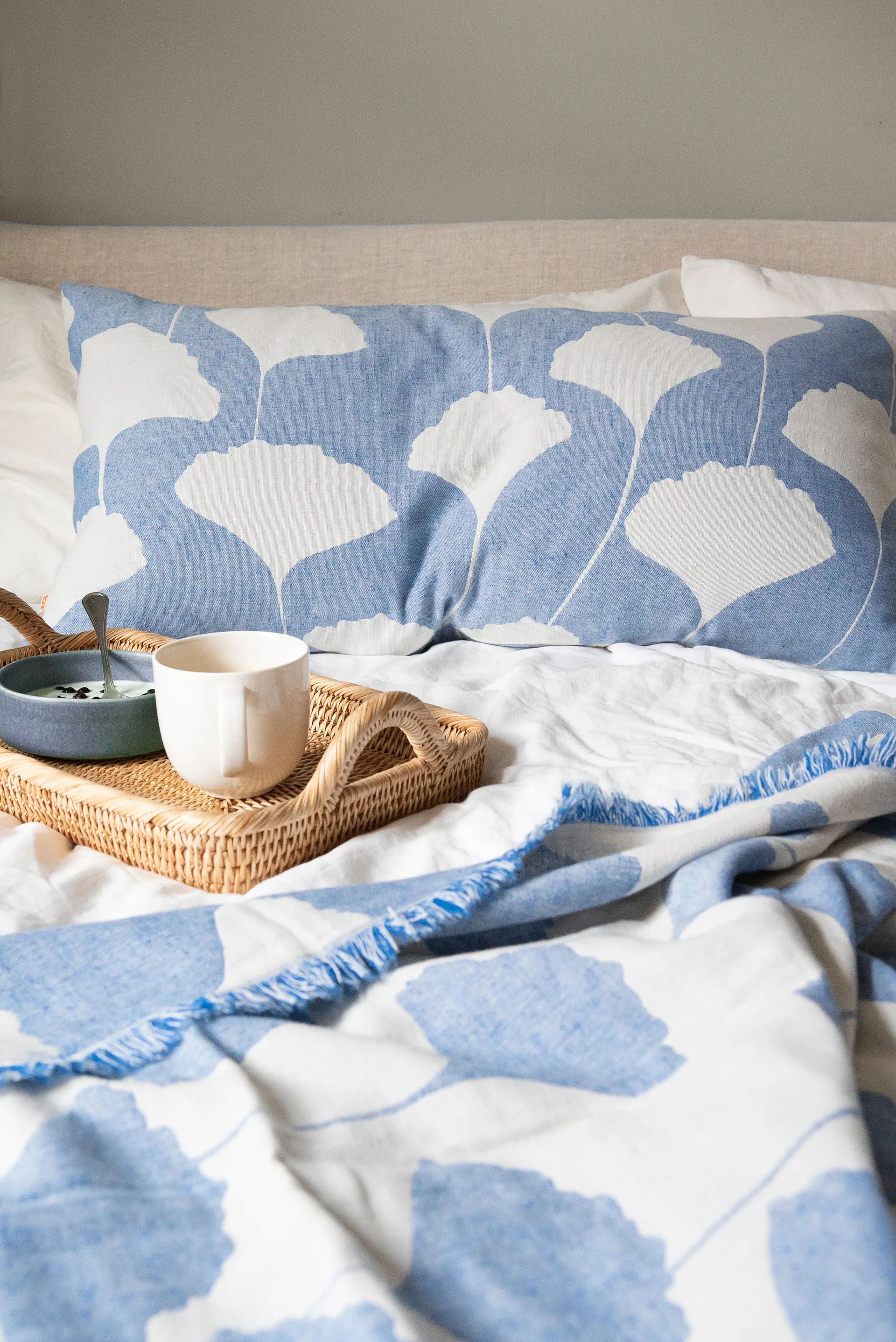 Ginko bomullspledd 130x170 cm, Blå-hvit (Indigo) Brita Sweden