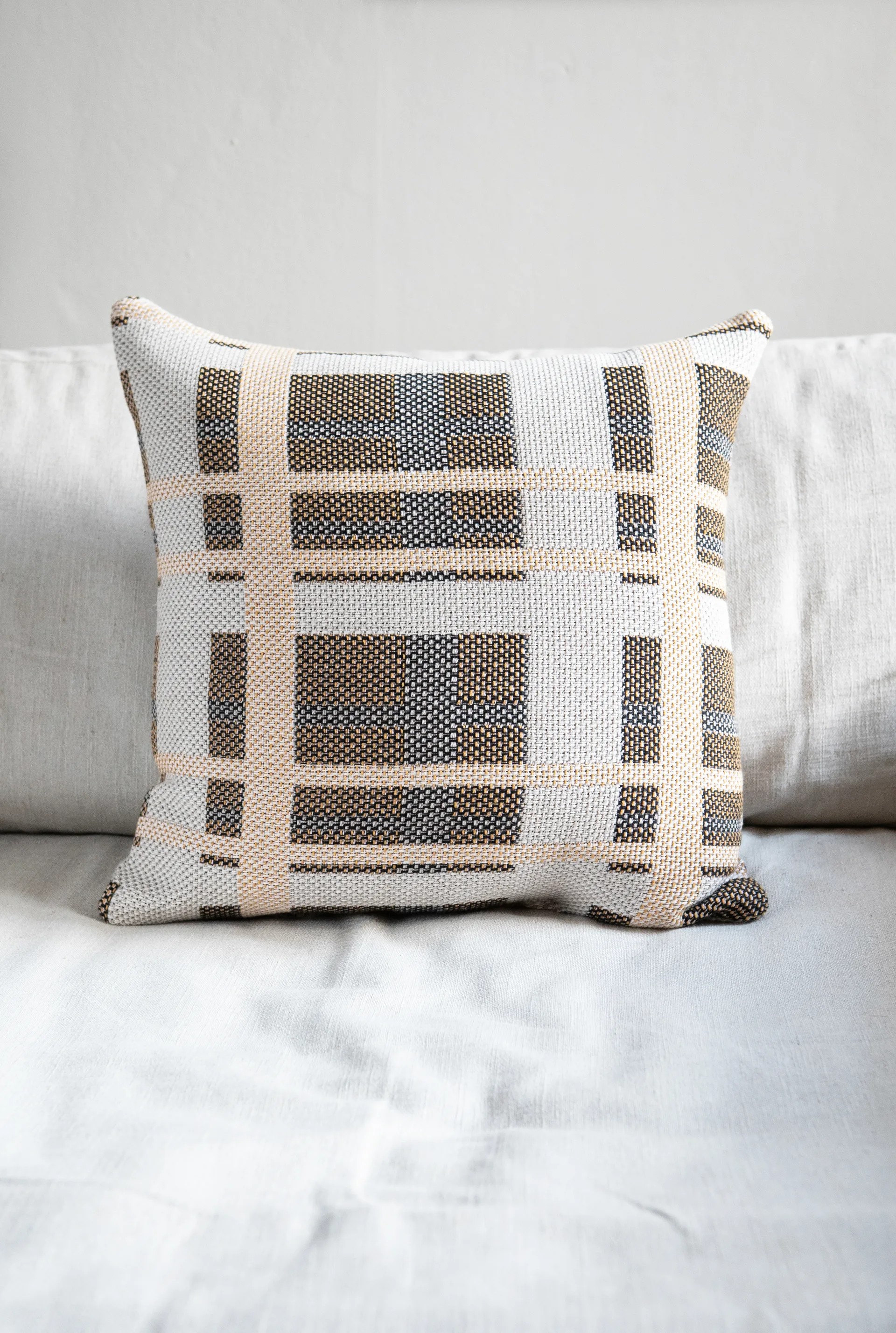 Tradition putetrekk 50 x 50 cm, Gul Brita Sweden