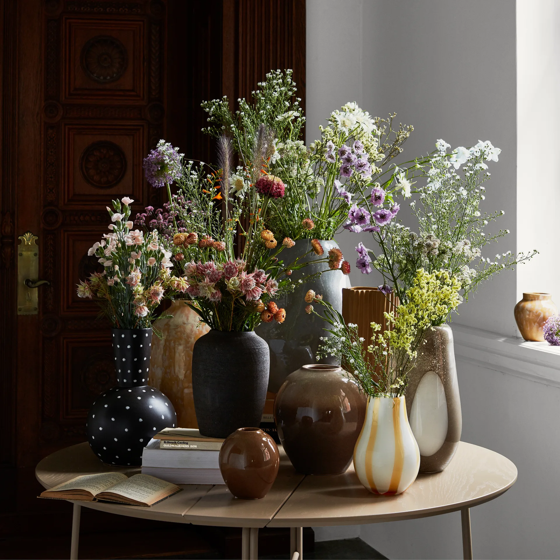 Bella keramikvase 35 cm, Turkish coffee black Broste Copenhagen