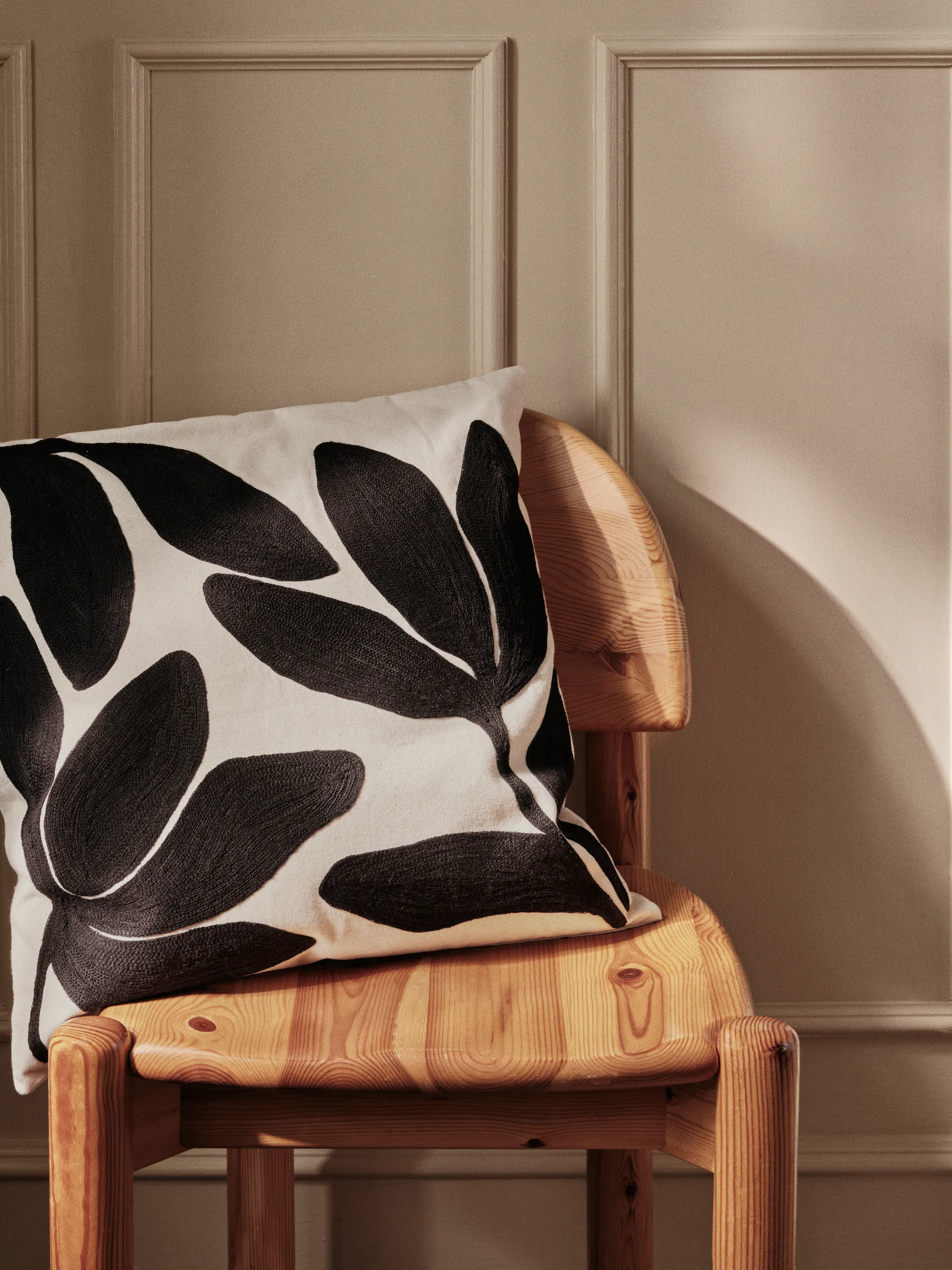 Herbert putetrekk, Black-natural, 50x50 cm Broste Copenhagen