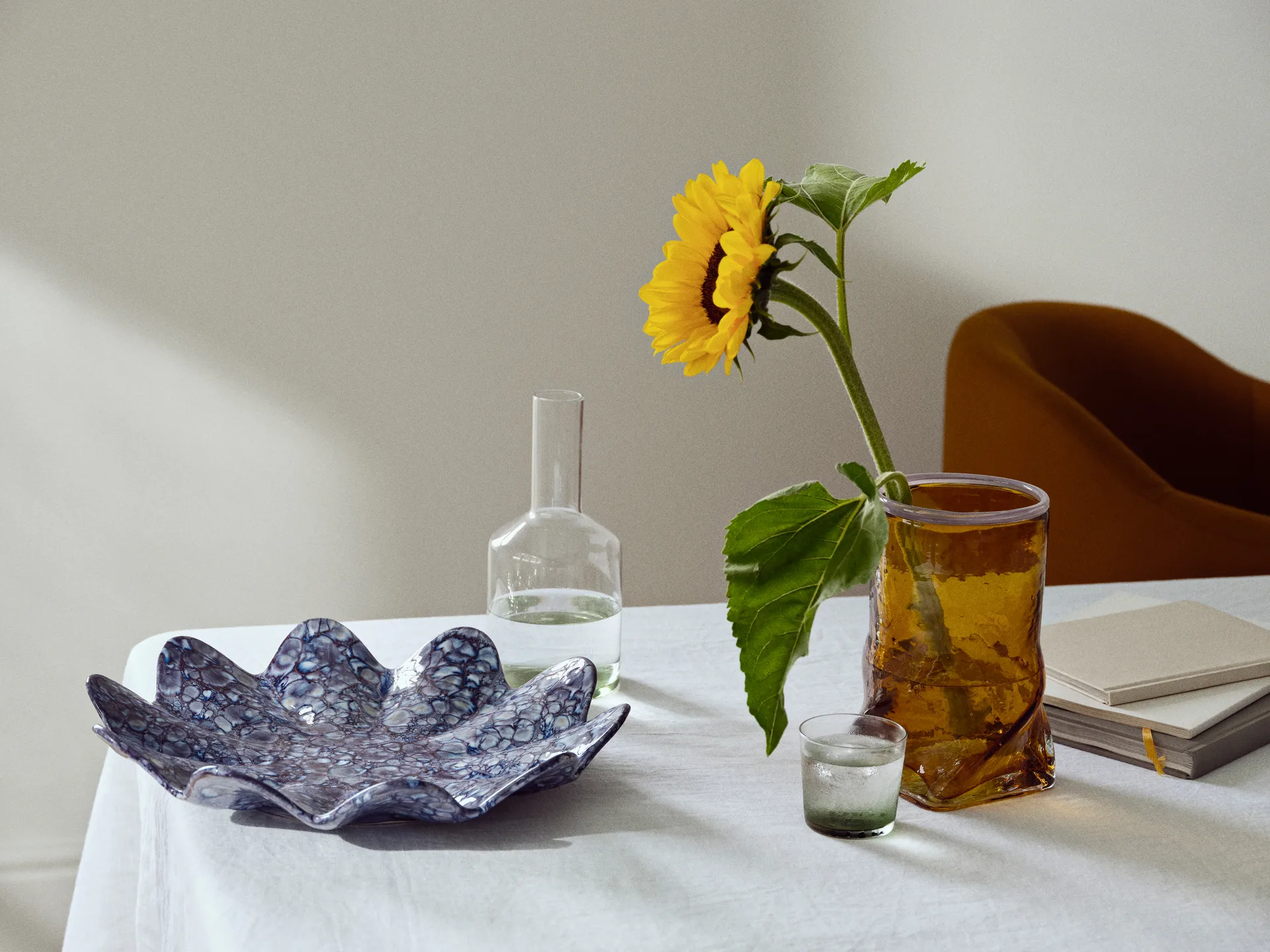 Lilja dekorasjonsfat Ø 38 cm, Intense blue-white Broste Copenhagen