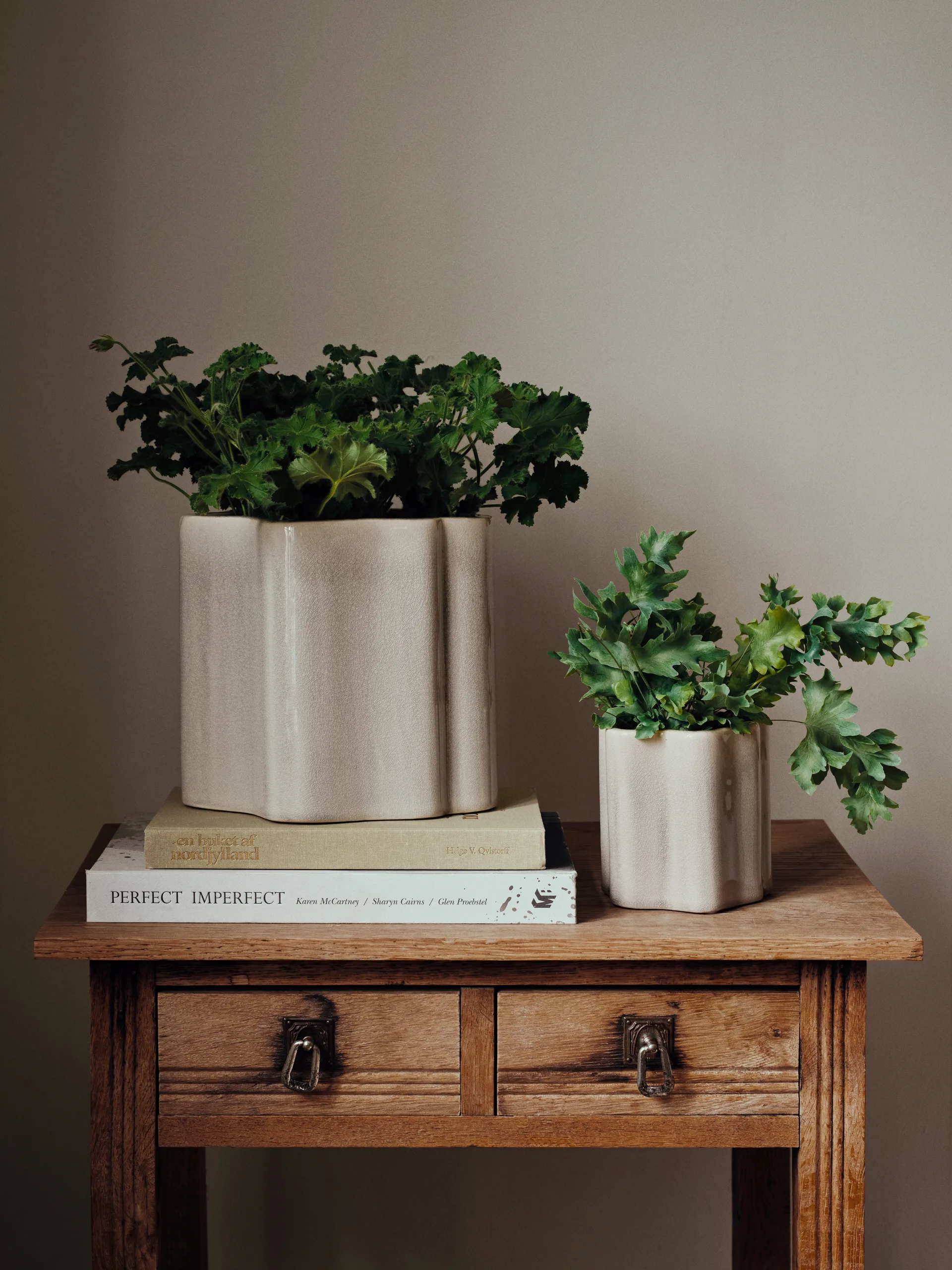 Sonja blomsterpotte H:20 cm, Rainy Day Grey Broste Copenhagen