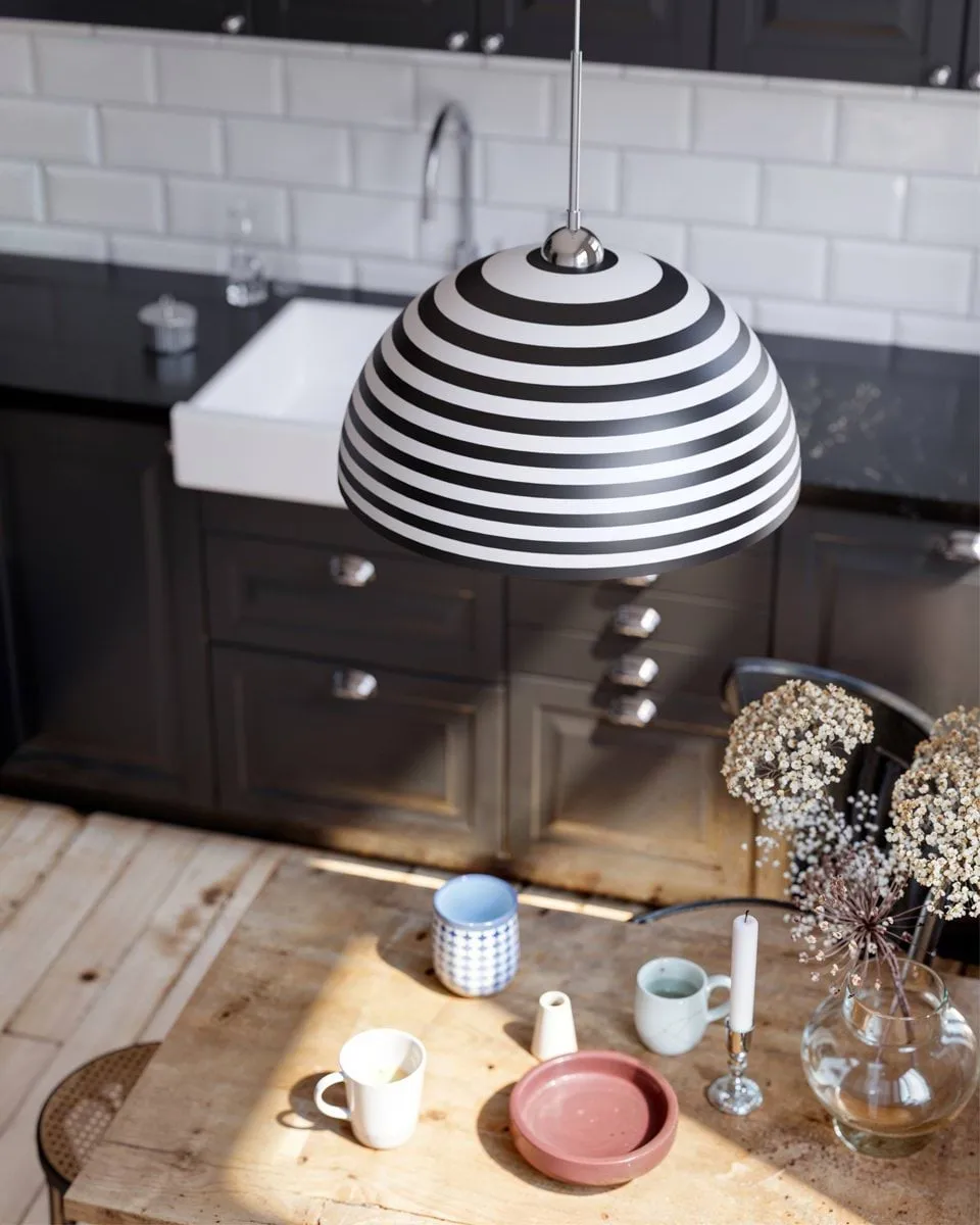 Stripe taklampe, Svart-hvit, Ø45 cm By Rydéns