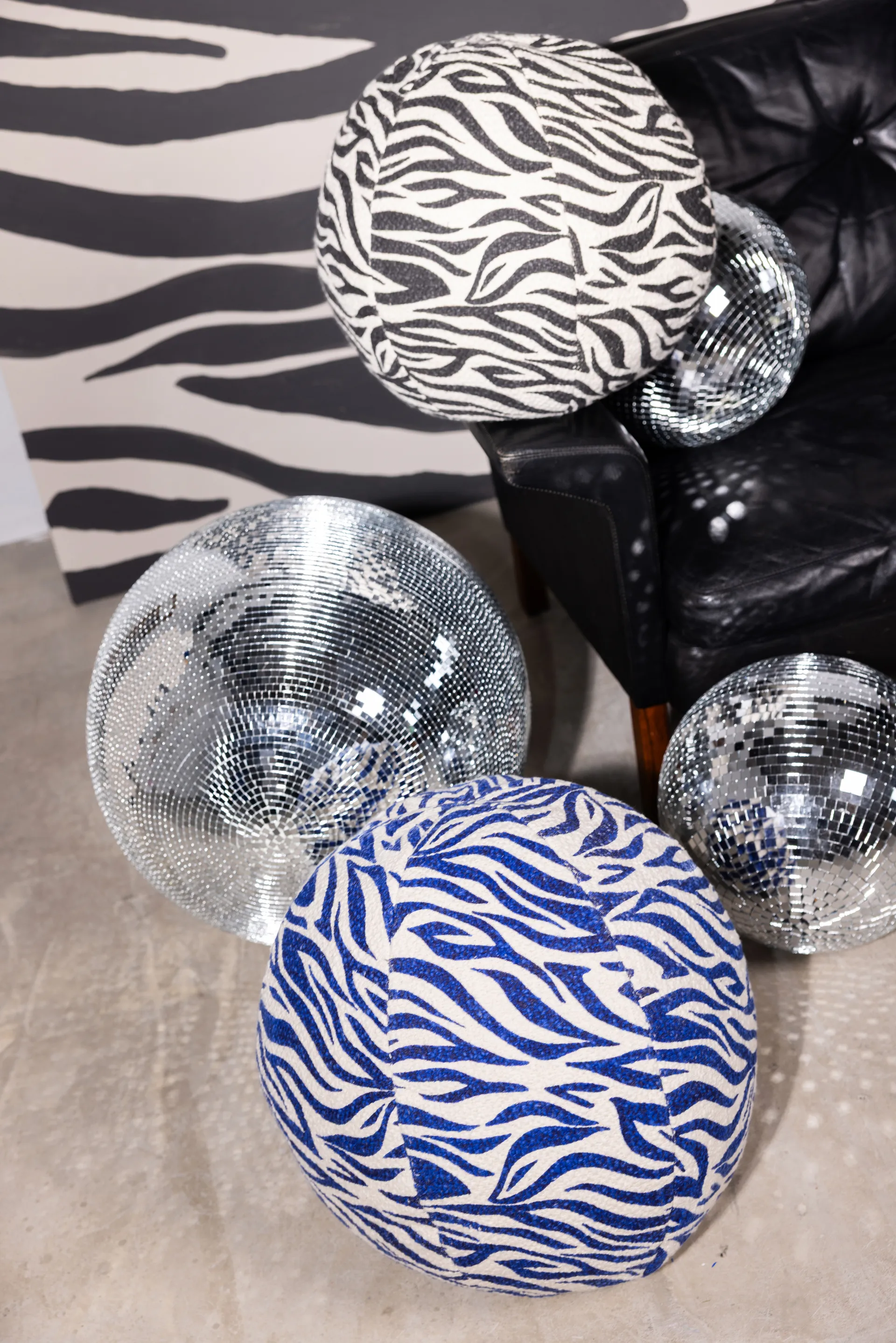 Anima pute Ø35 cm, Zebra-svart Byon