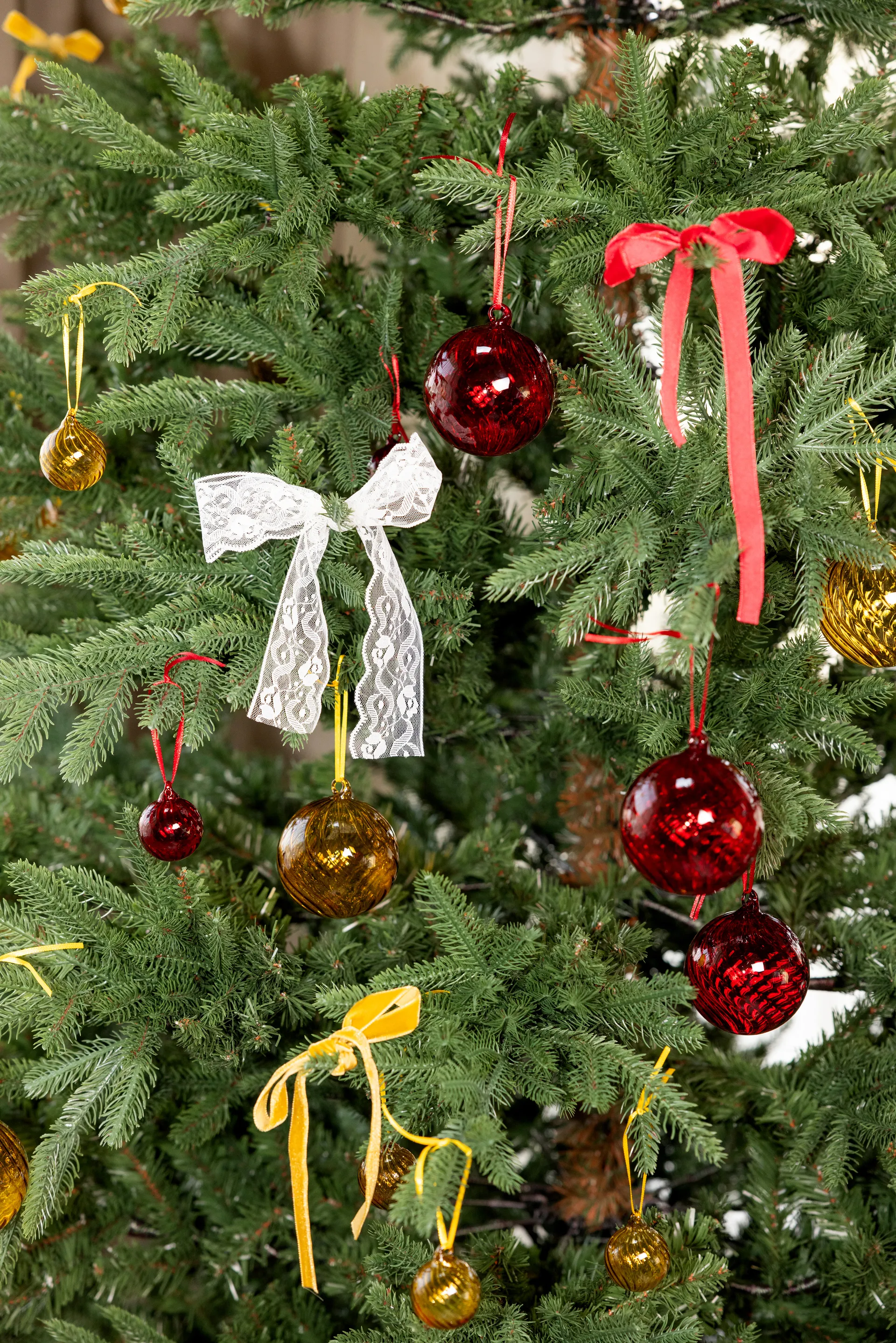 Opacity juletrekule M Ø8 cm 2-pakning, Gul Byon