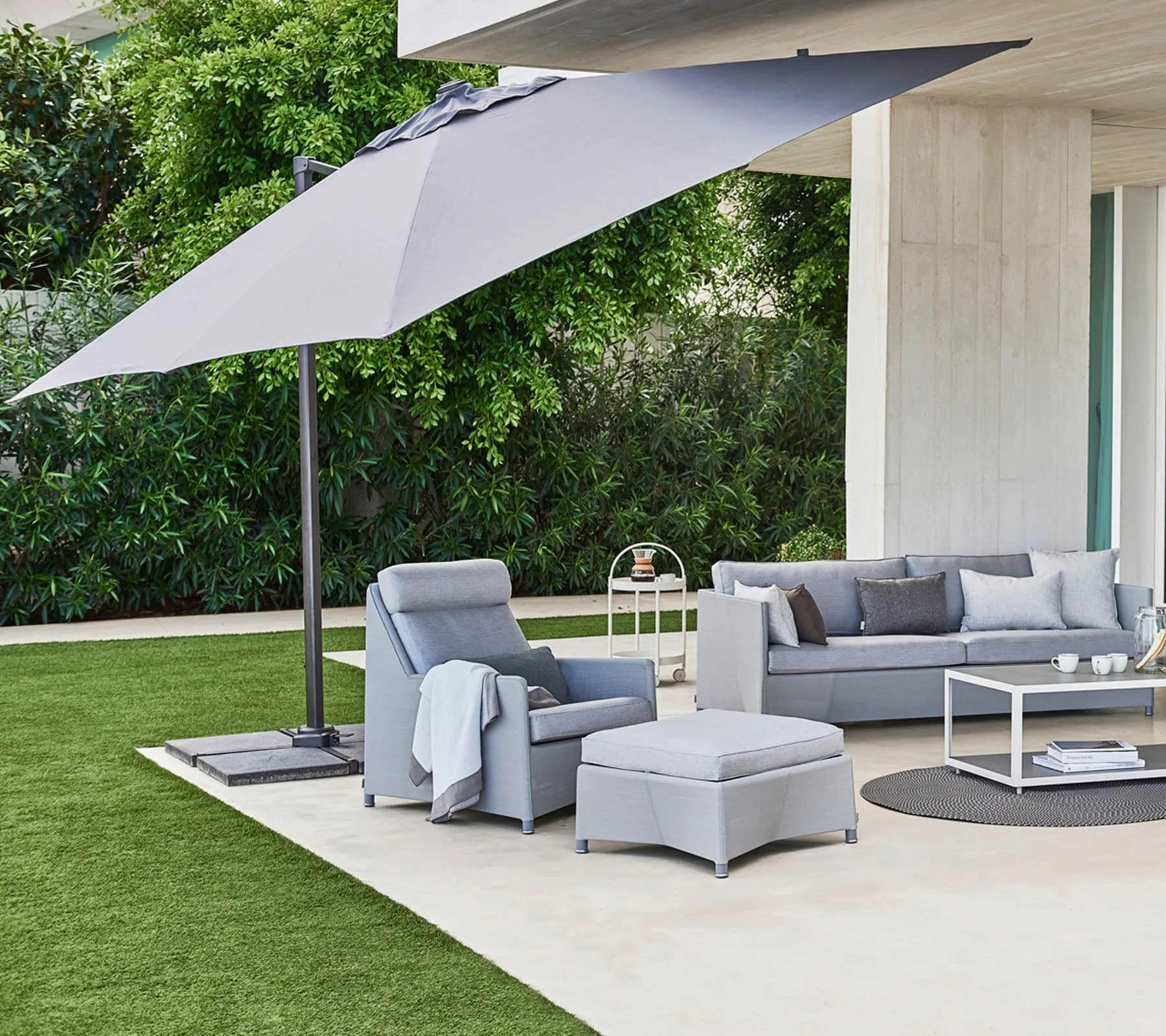 Hyde Luxe Tilt parasoll 300x300 cm, Dusty white-sølvanodisert stativ Cane-line