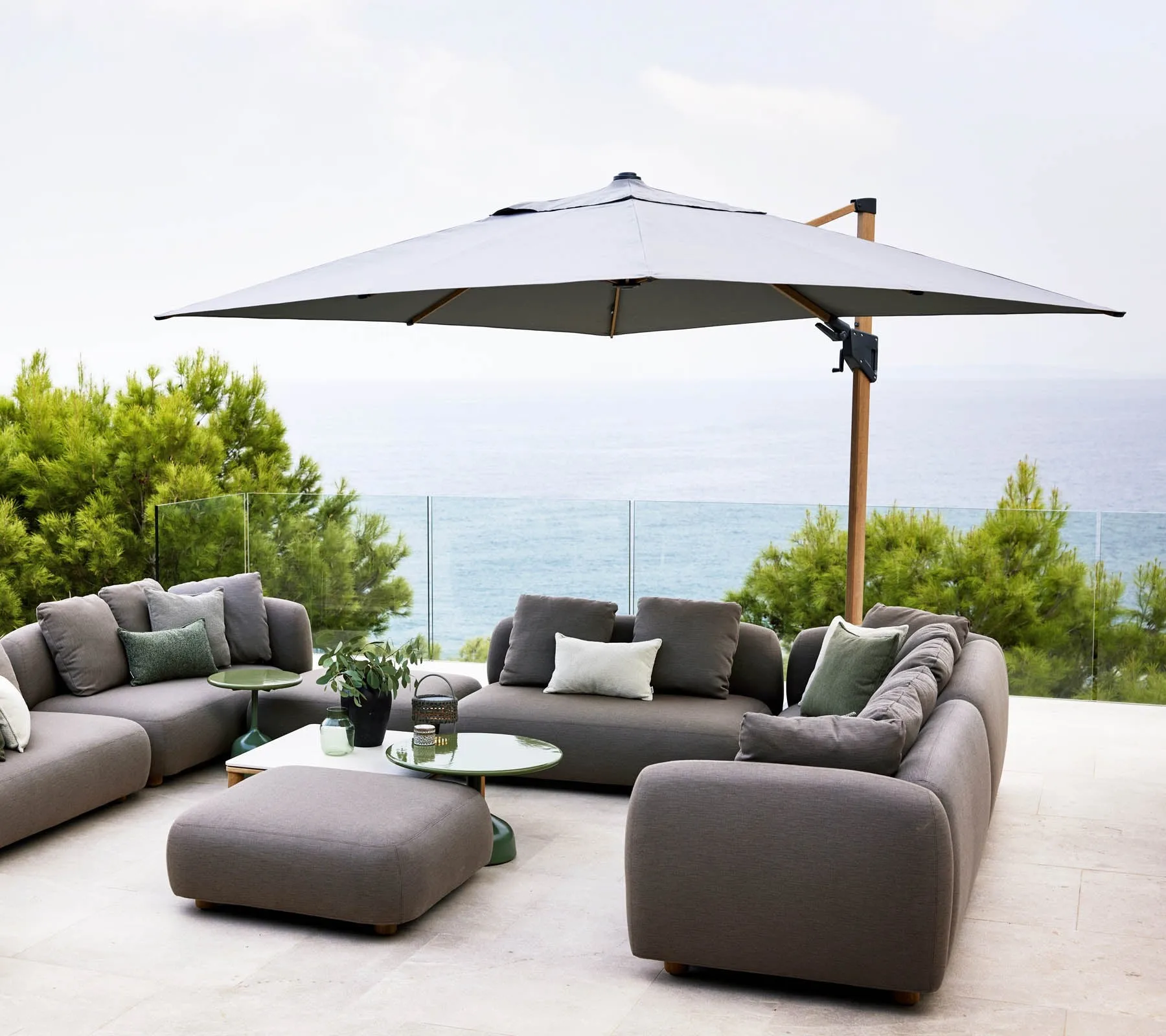Hyde Luxe Tilt parasoll 300x300 cm, Dusty white-sølvanodisert stativ Cane-line