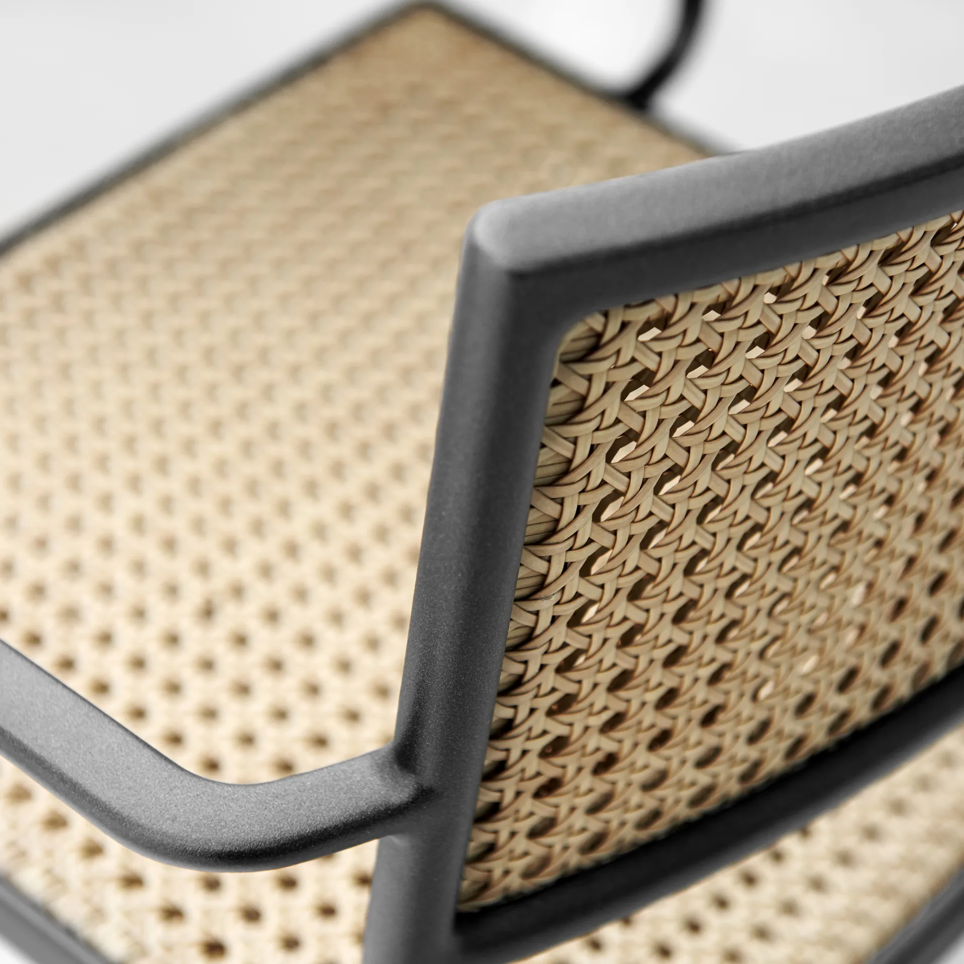 Less karmstol, Natural-lava grey stativ Cane-line