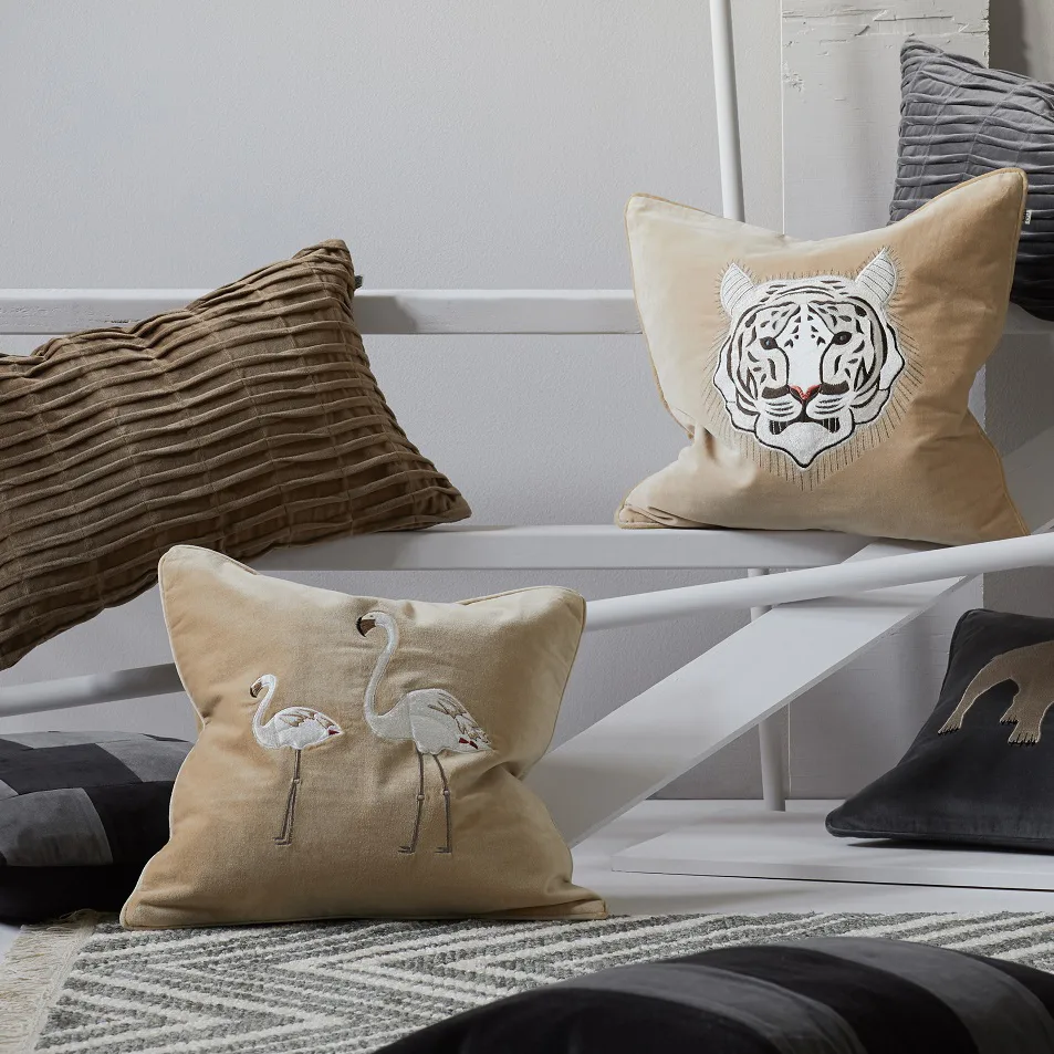 Embroidered Flamingo putevar 50x50 cm, Beige Chhatwal & Jonsson