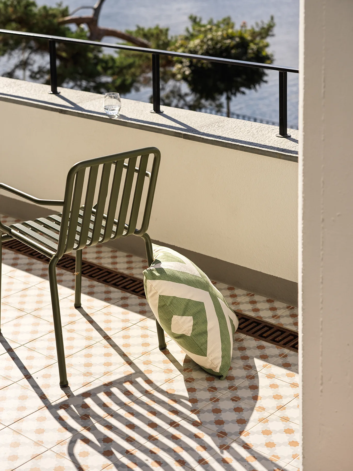 Impal Outdoor pute, Sage/off-white, 50 cm Chhatwal & Jonsson