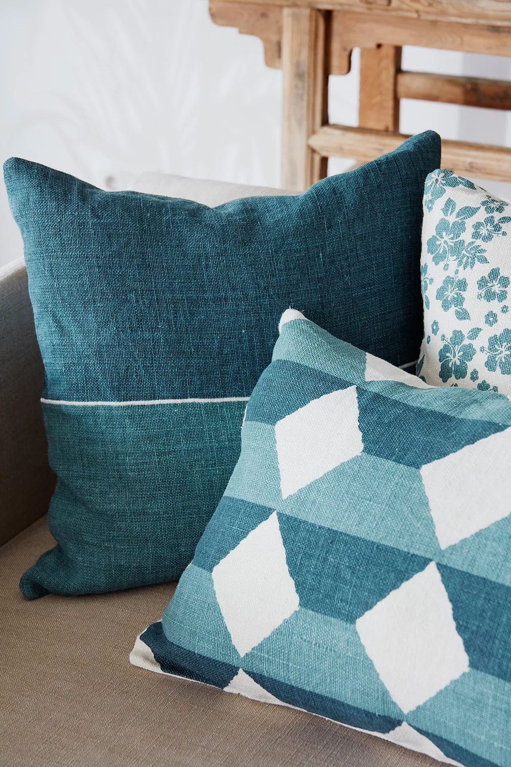 Indu putevar 50 x 50 cm, Off white-heaven blue Chhatwal & Jonsson