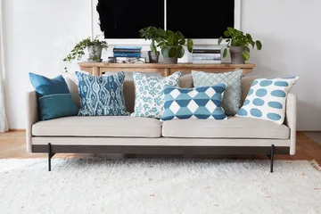 Indu putevar 50 x 50 cm - Off white-heaven blue - Chhatwal & Jonsson