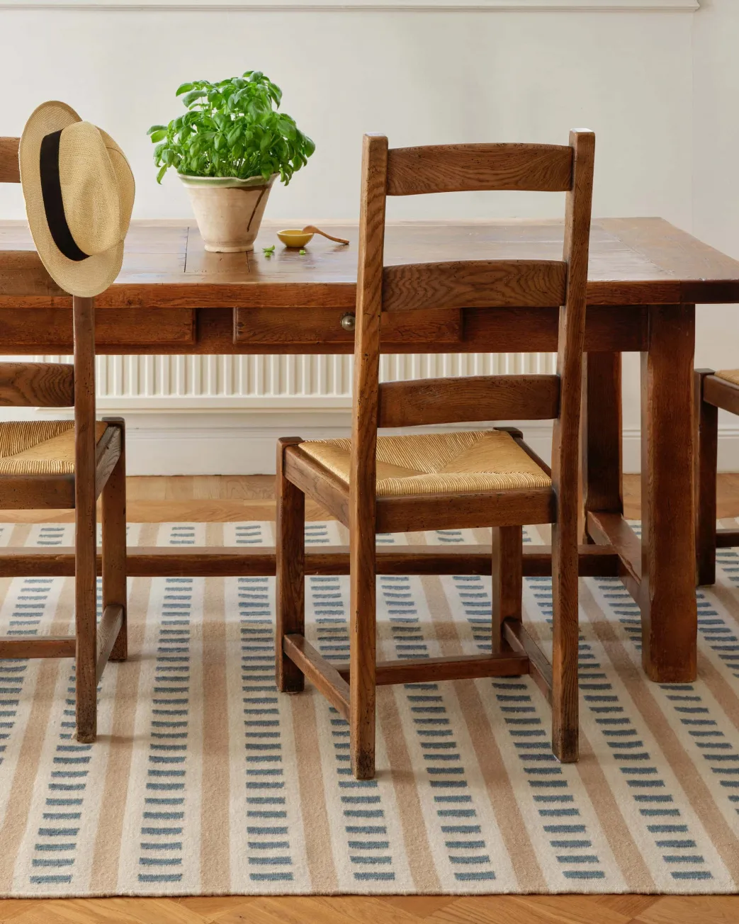 Ladakh ullteppe, Off white-l. beige-heaven blue, 230x320 cm Chhatwal & Jonsson