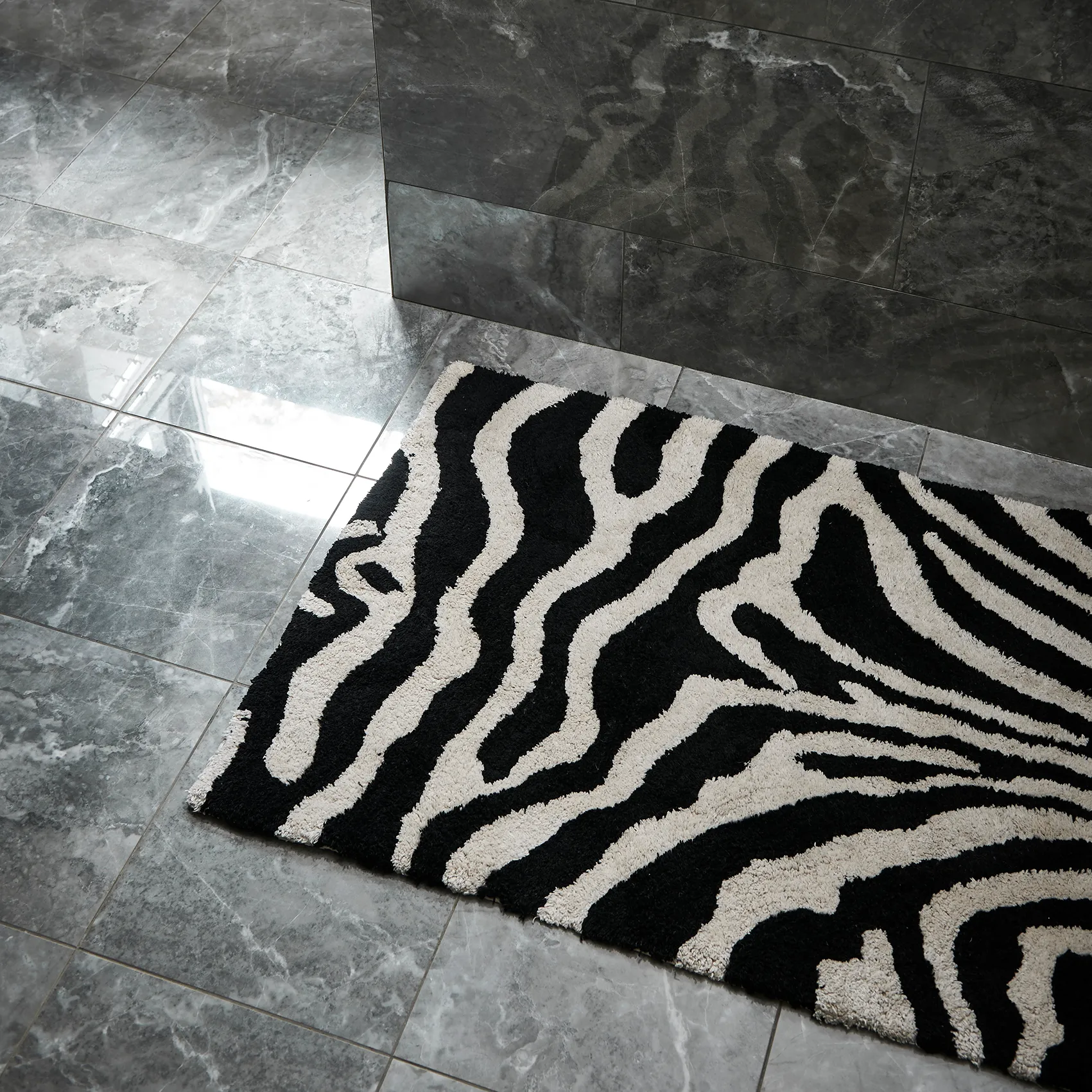 Zebra baderomsmatte 60x90 cm, Svart-hvit Classic Collection