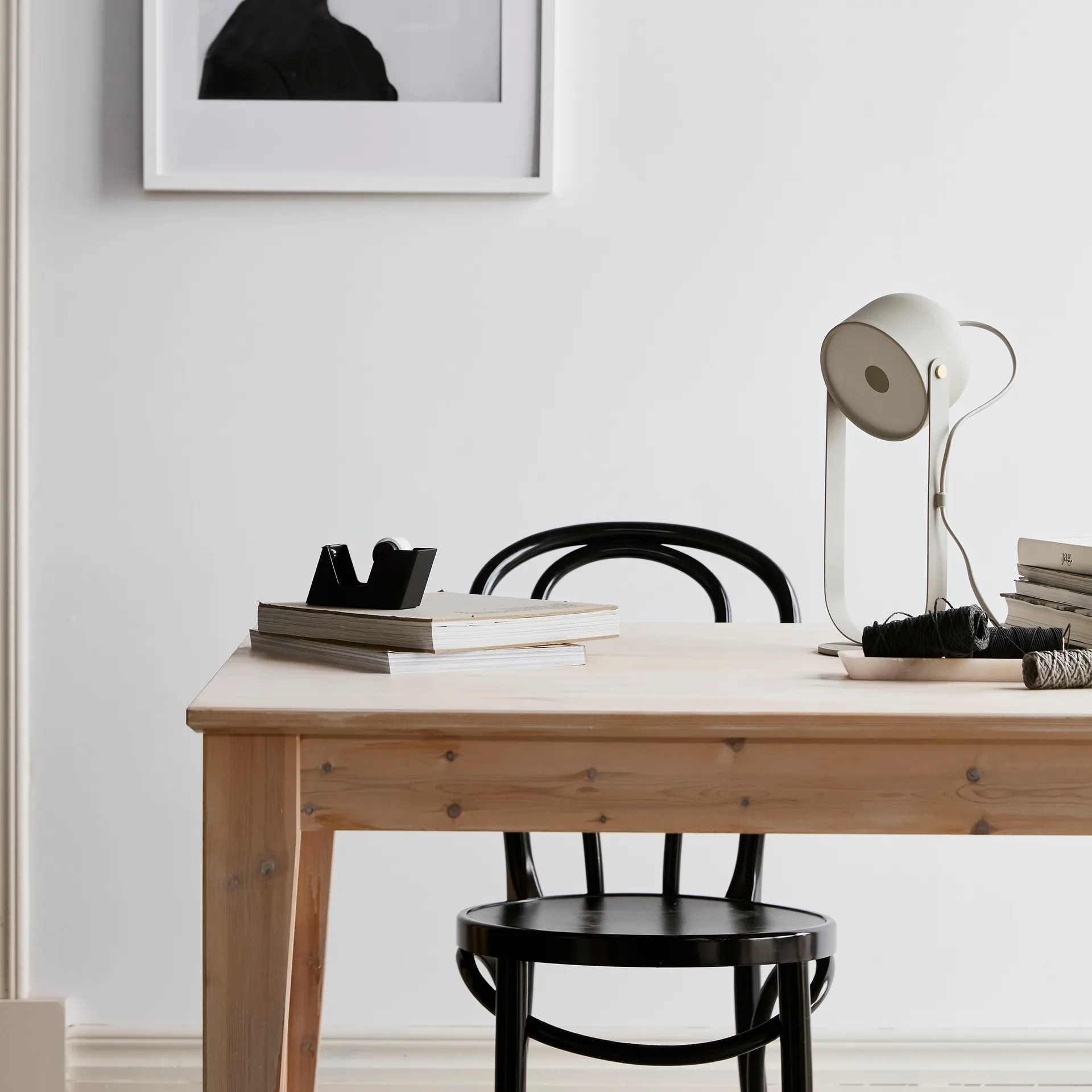 Svejk 13 bordlampe, Beige-messing CO Bankeryd