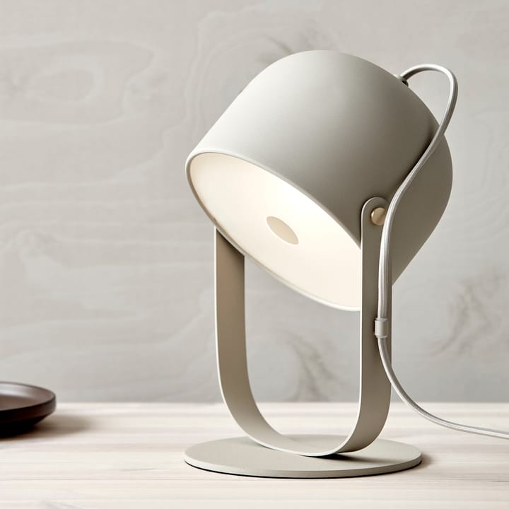 Svejk 18 bordlampe - Beige-messing - CO Bankeryd