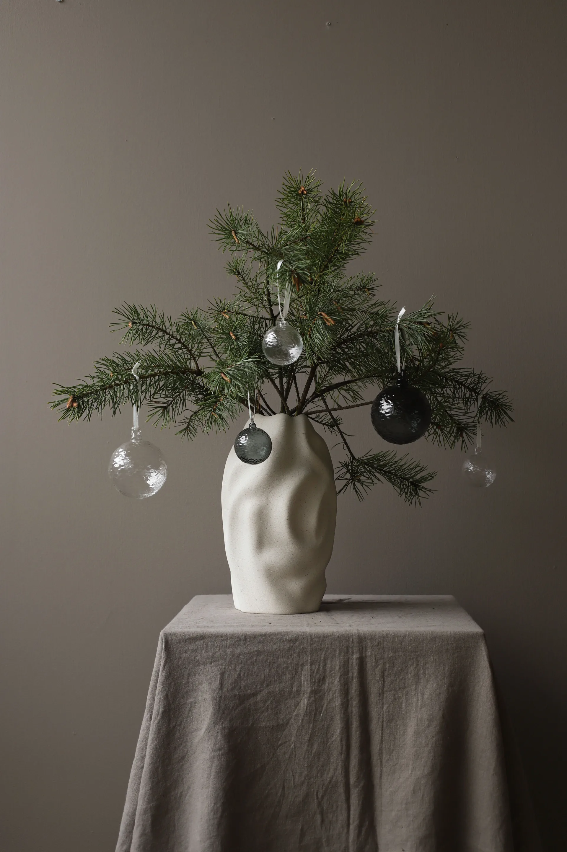 Gry Marble julekule Ø8 cm, Smoke Cooee Design