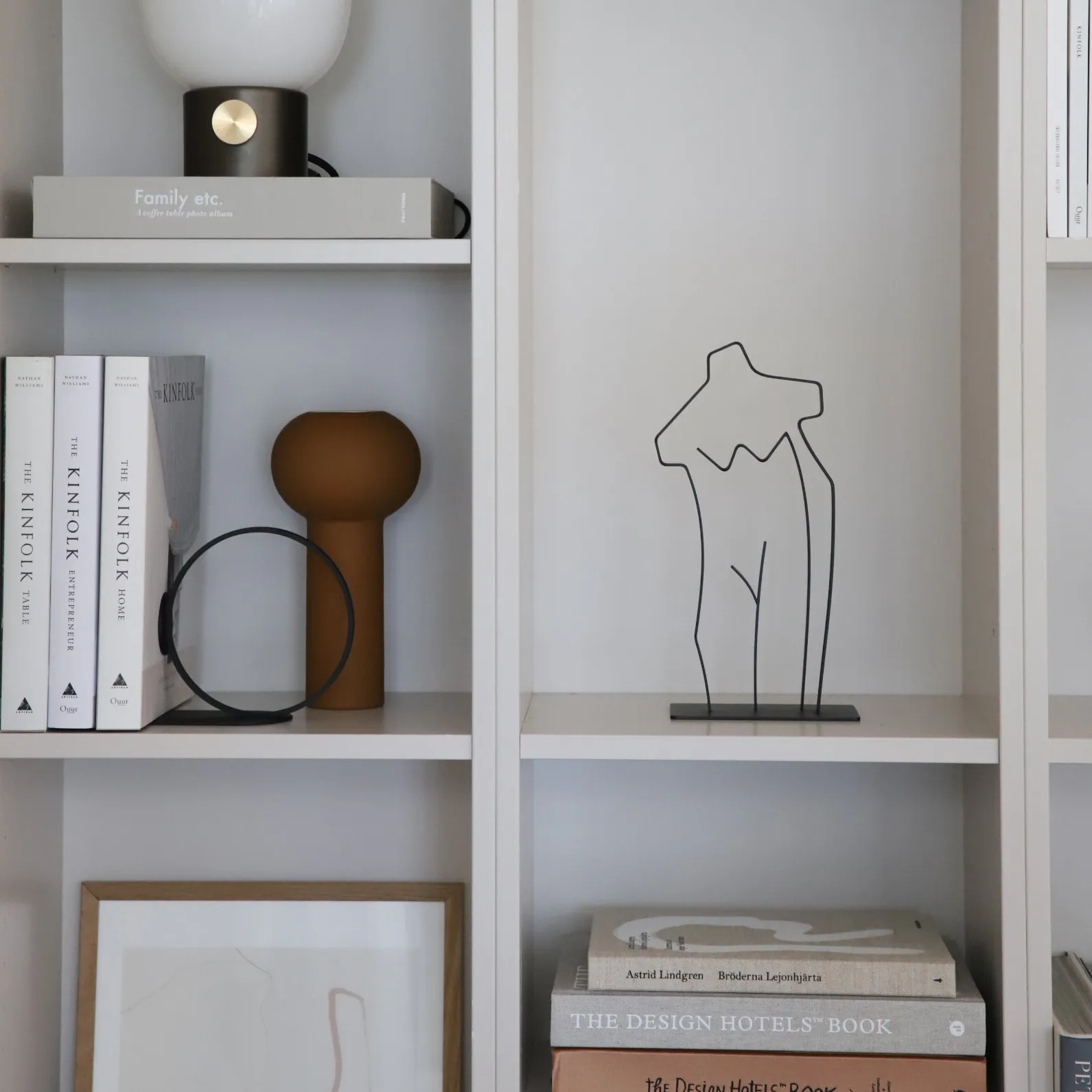 Ruth skulptur, Svart Cooee Design