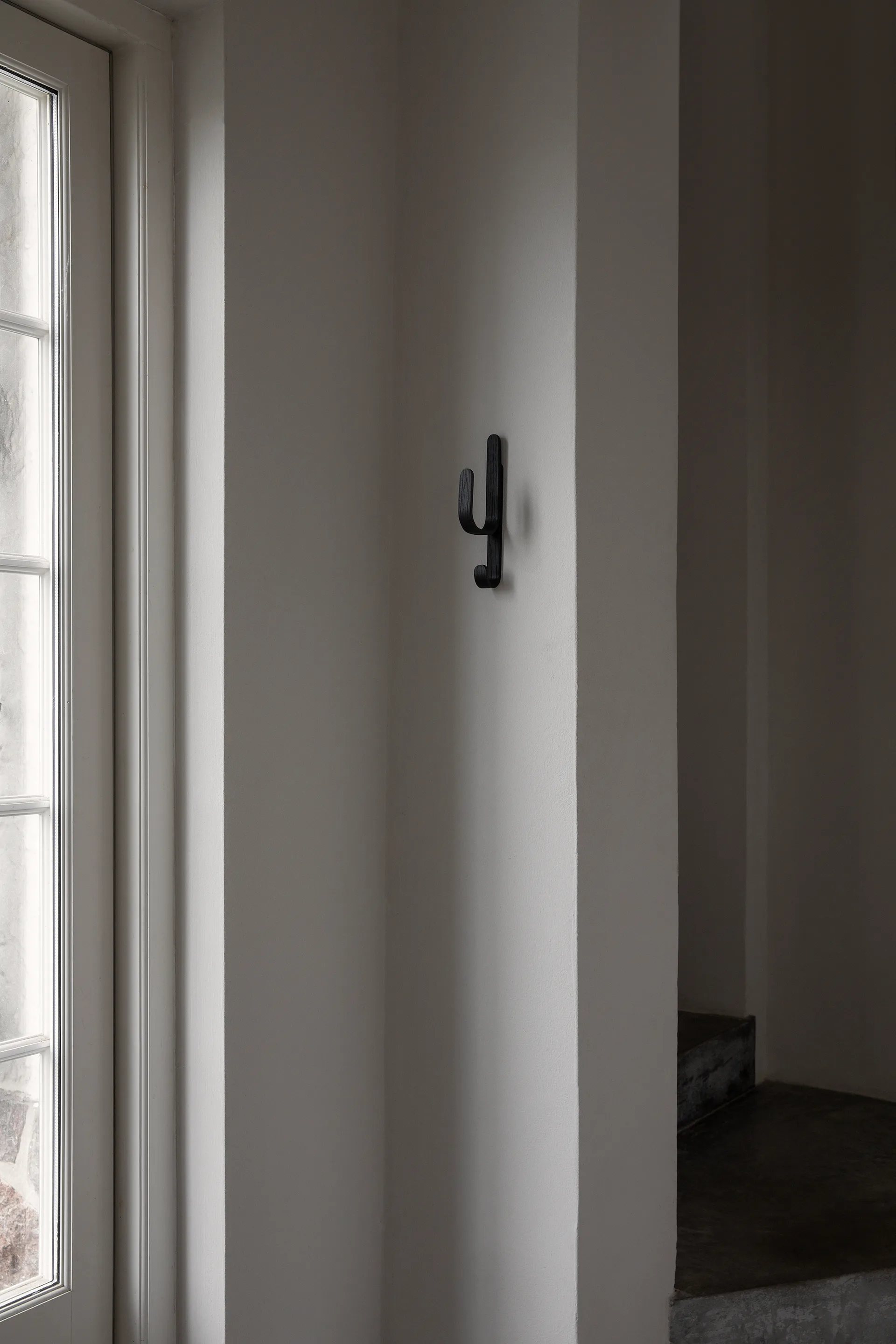 Woody krok One, Black stained oak Cooee Design