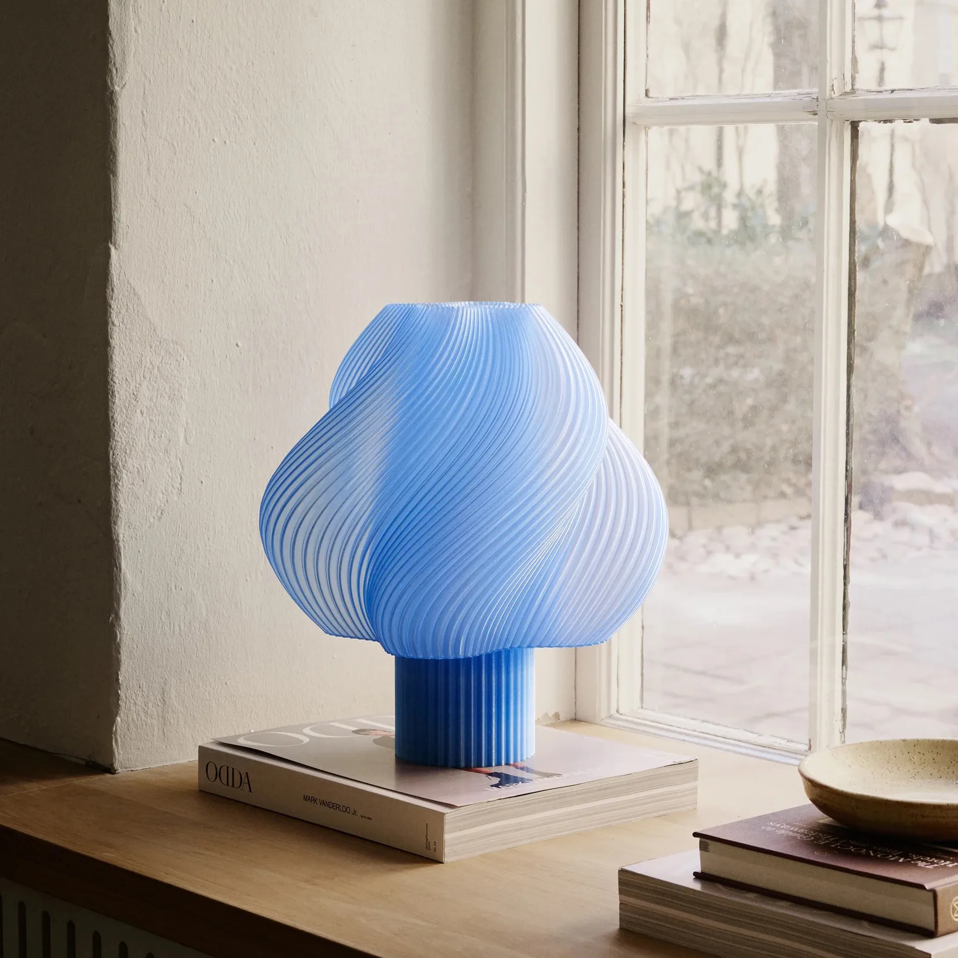 Soft Serve bordlampe, Blueberry sorbet, Grande, 34 cm Crème Atelier