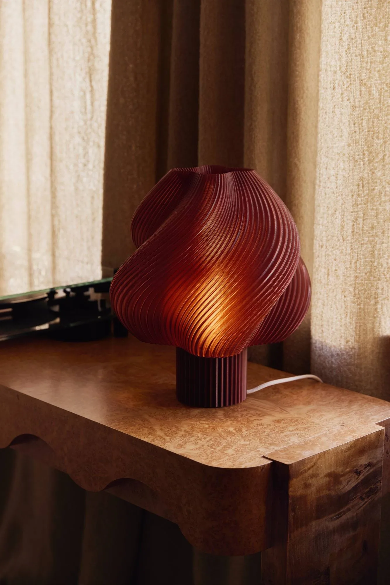 Soft Serve bordlampe, Cherry, Grande, 34 cm Crème Atelier
