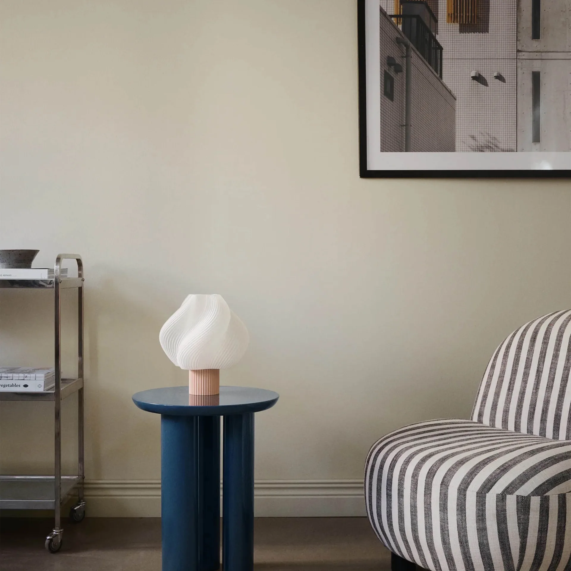 Soft Serve bordlampe, Wild strawberry, Regular, 26 cm Crème Atelier