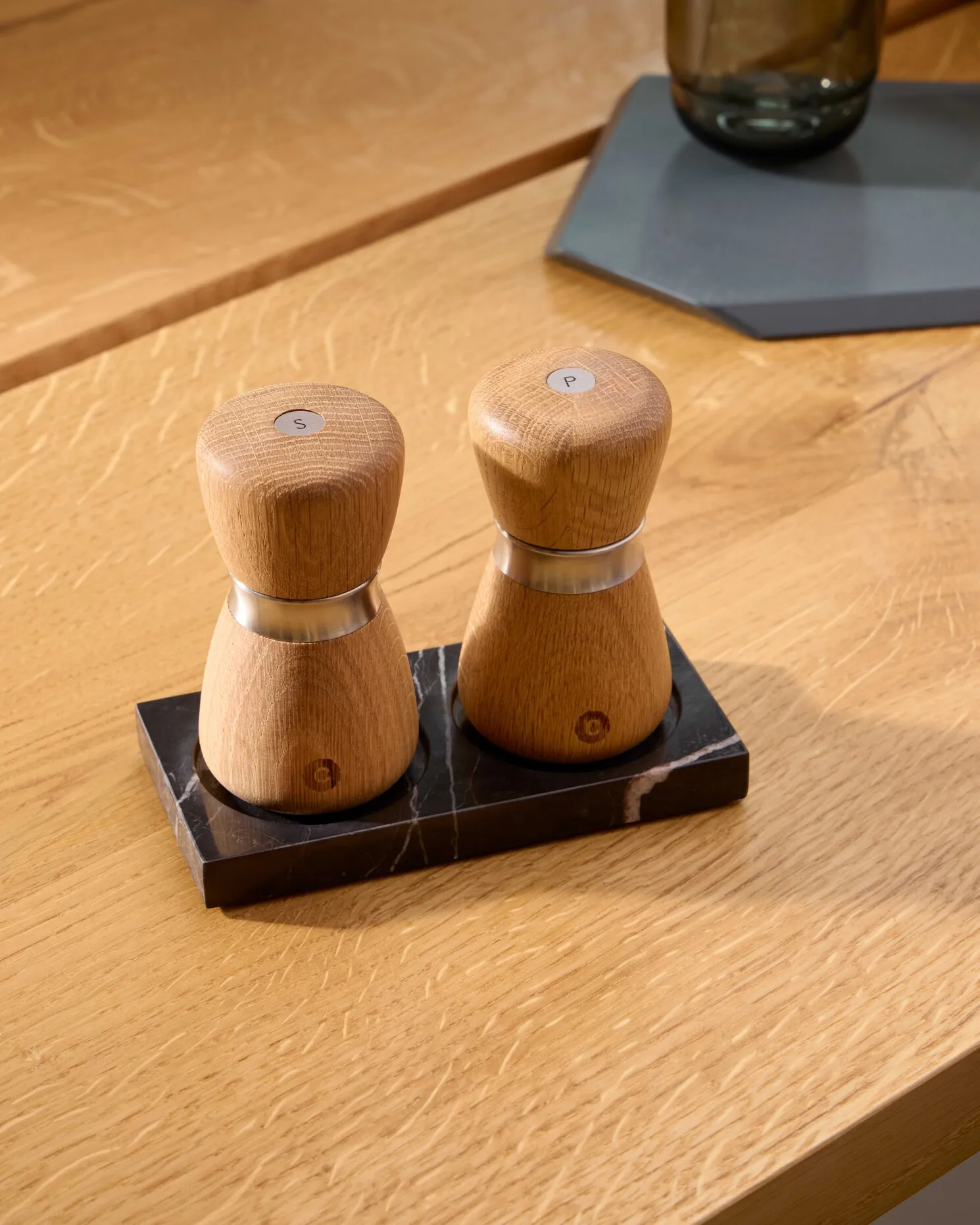 Tabletopper krydderkvernstativ, Black marble Crushgrind