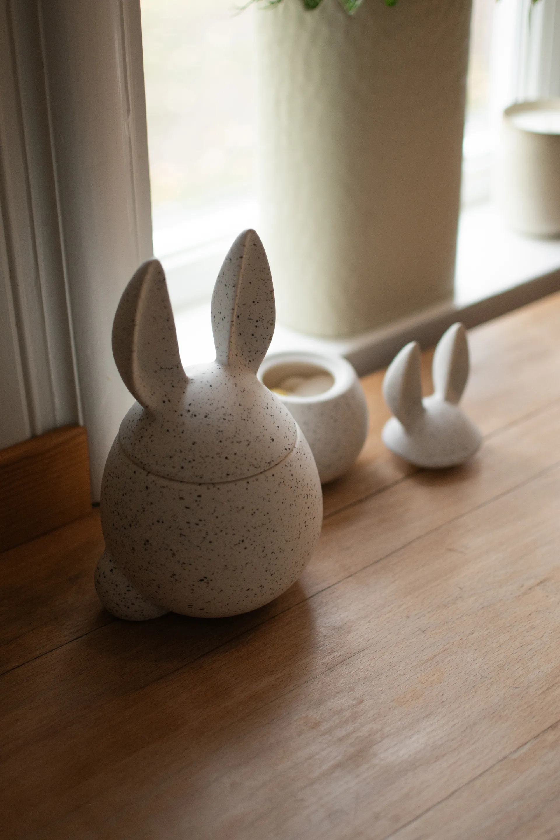 DBKD Eating Rabbit, bolle stor, White DBKD