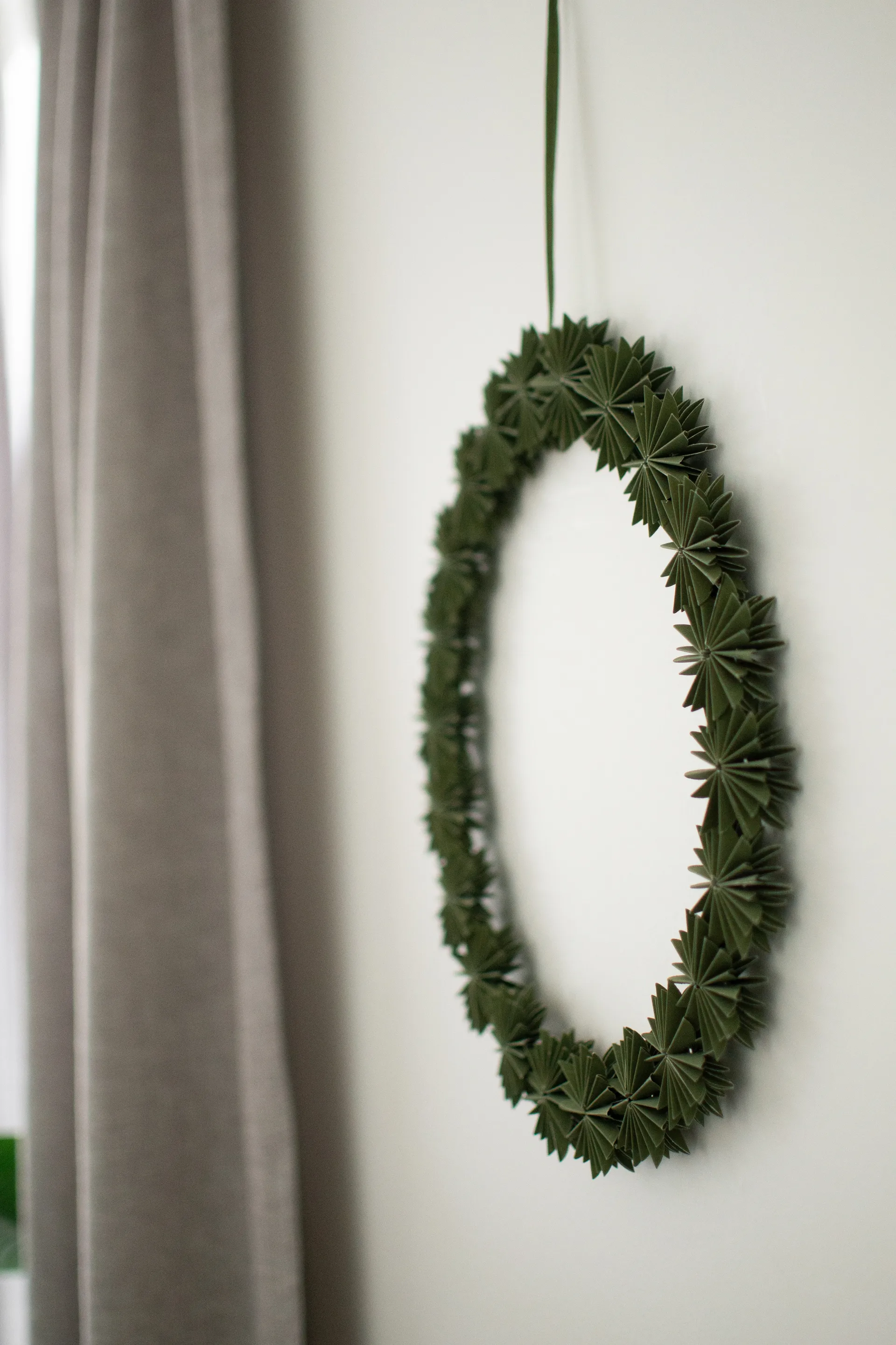 Paper flake wreath dekorasjonskrans Ø35 cm, Green DBKD