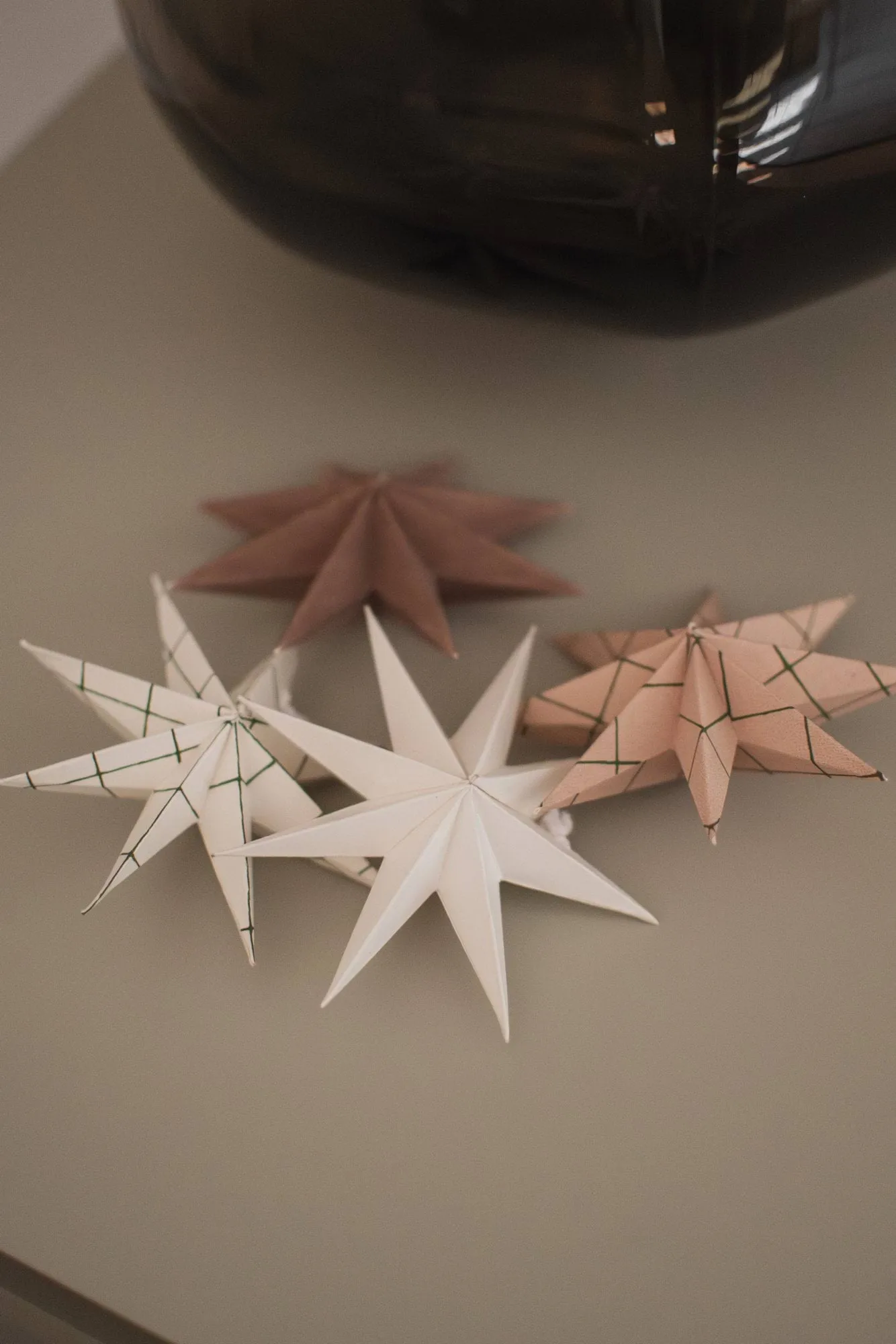 Paper winter star dekorasjonshengel, Square white, small, Ø9 cm DBKD