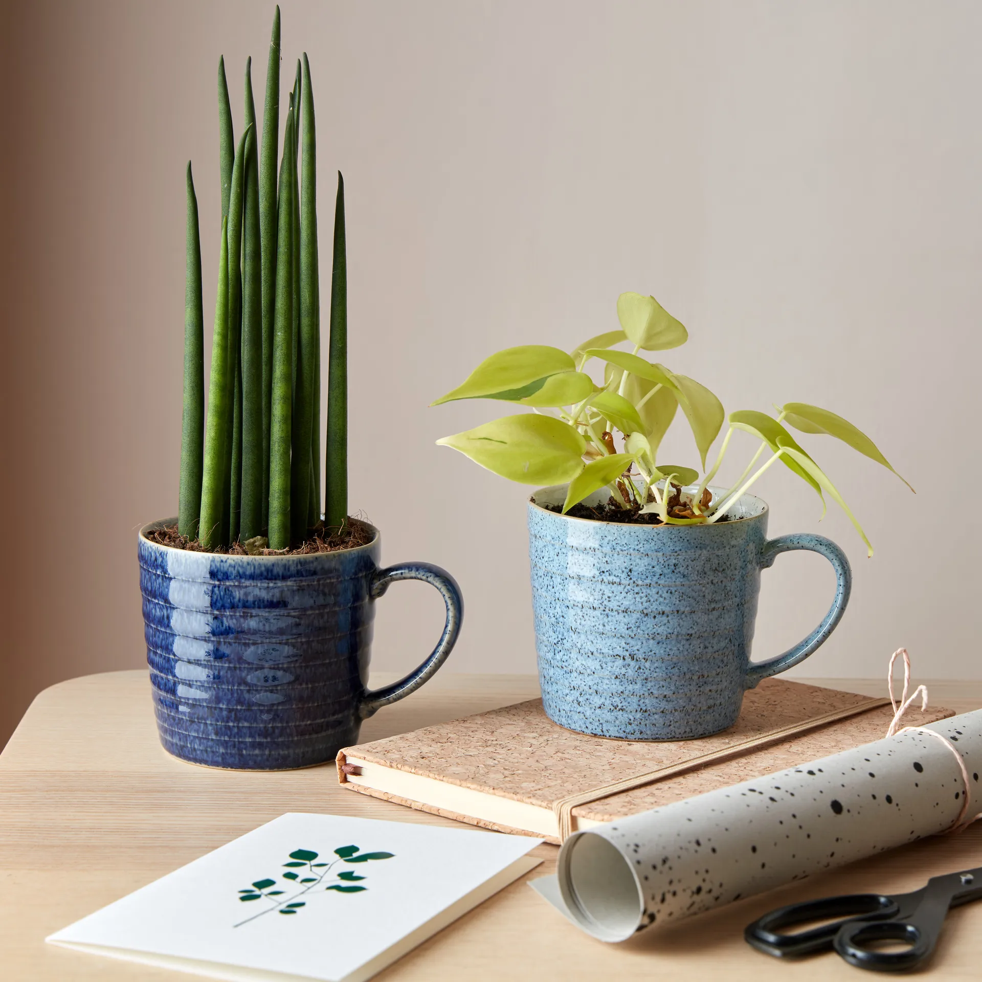 Studio Blue riflet kopp 40 cl, Flint-chalk Denby