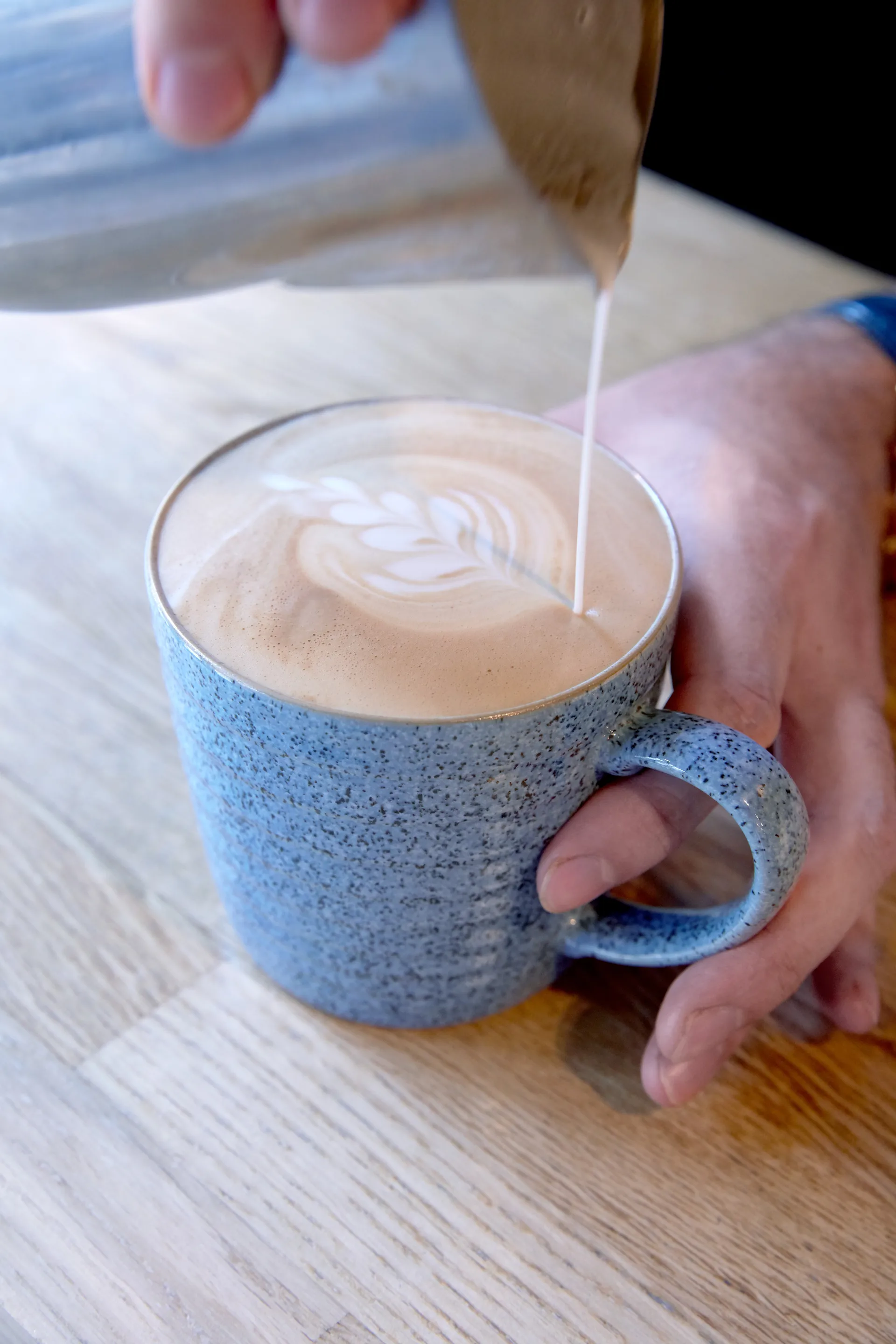 Studio Blue riflet kopp 40 cl, Flint-chalk Denby