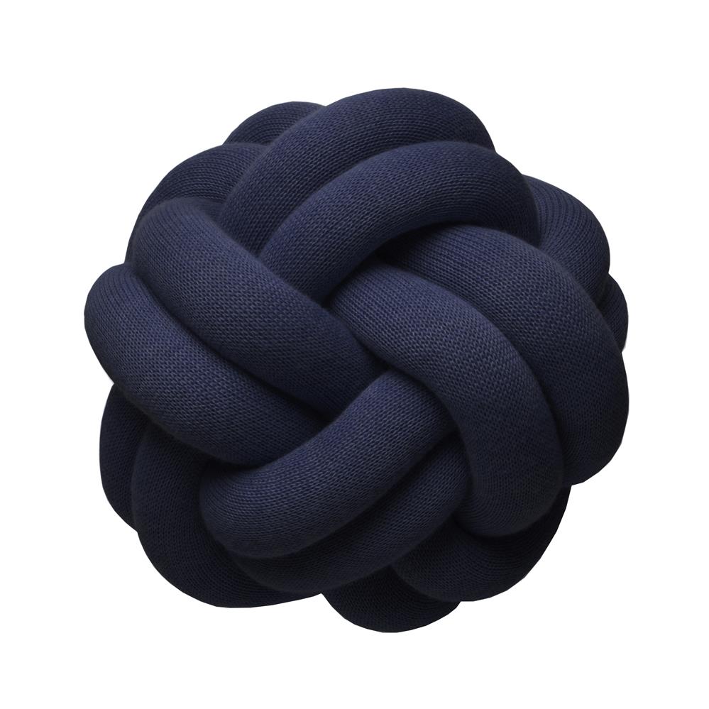 Bilde av Design House Stockholm Knot pute navy