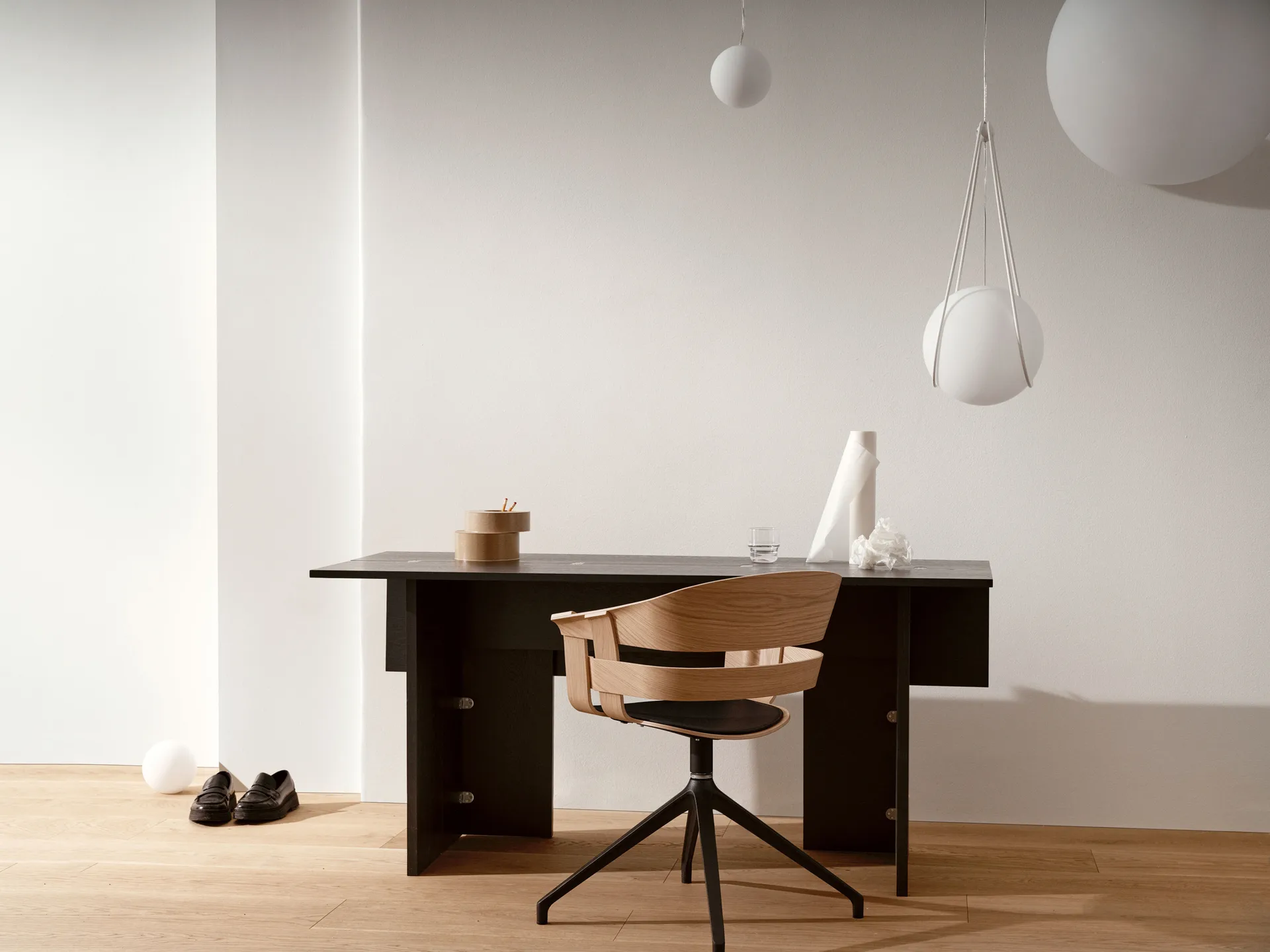 Kosmos beholder svart, medium Design House Stockholm