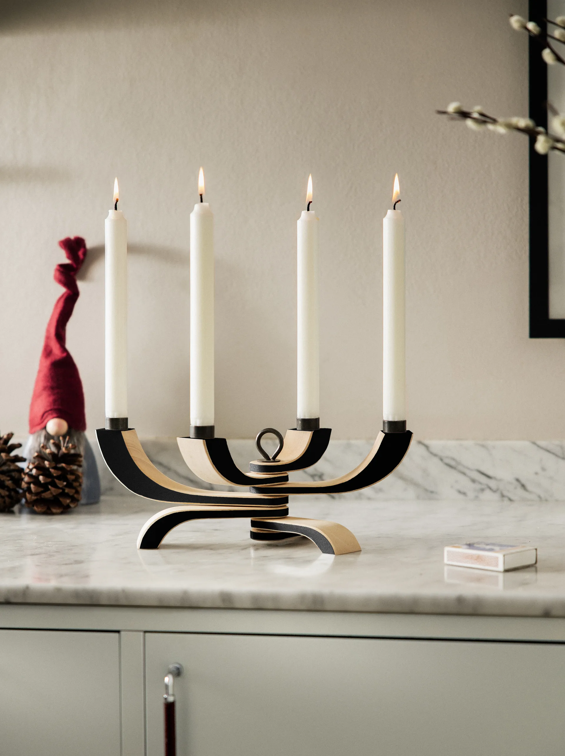 Nordic light lysestake 4 armer, svart Design House Stockholm